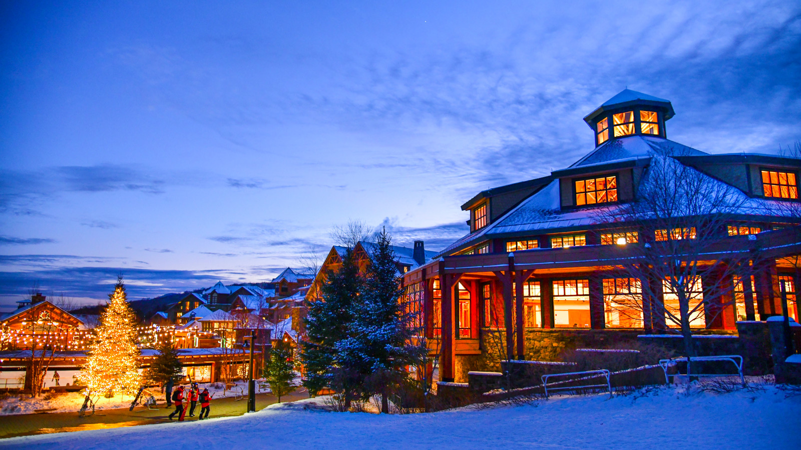 9 Best Small Towns In America That Come Alive In Winter