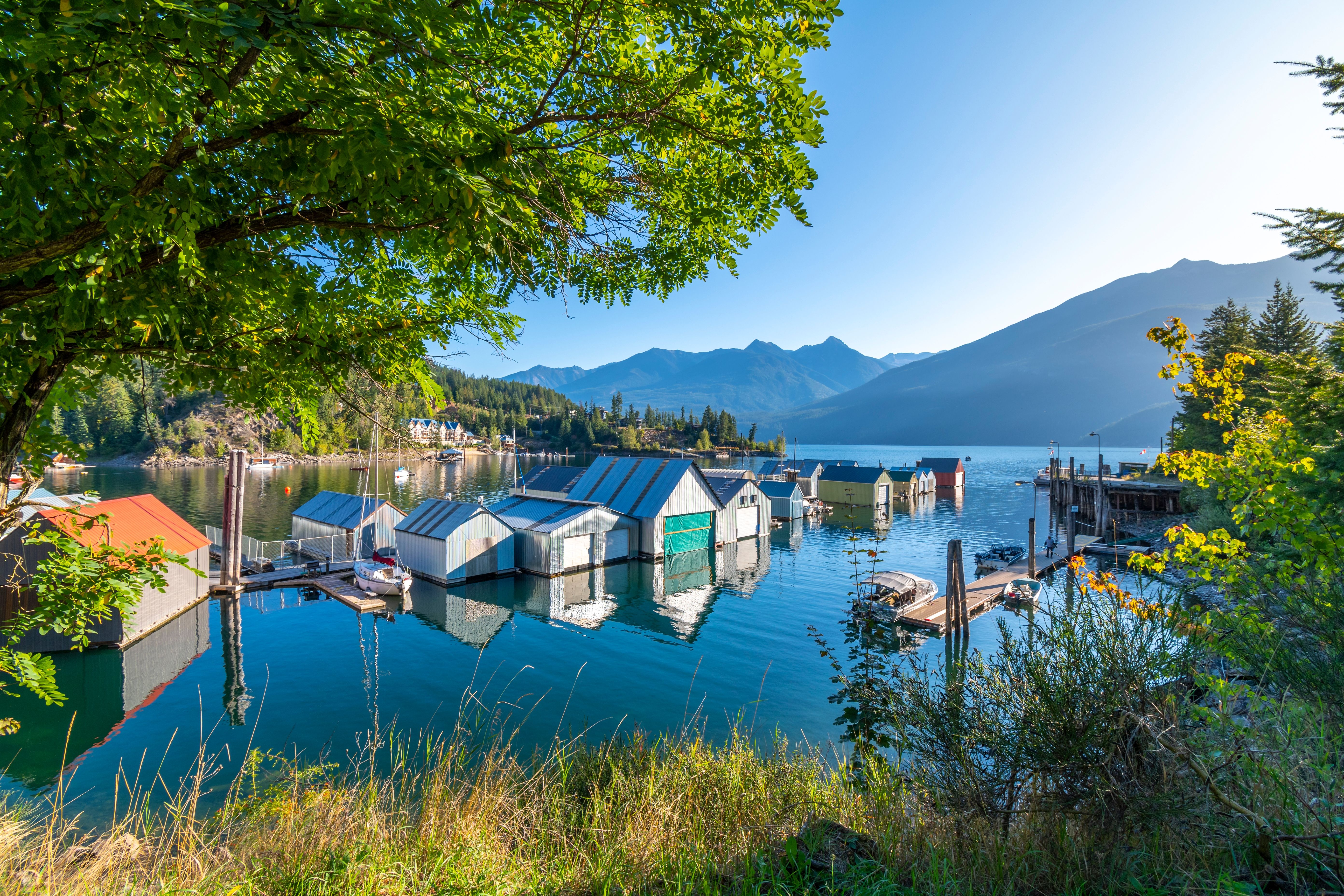 8 Underrated Small Towns In Canada Near The U.S. Border