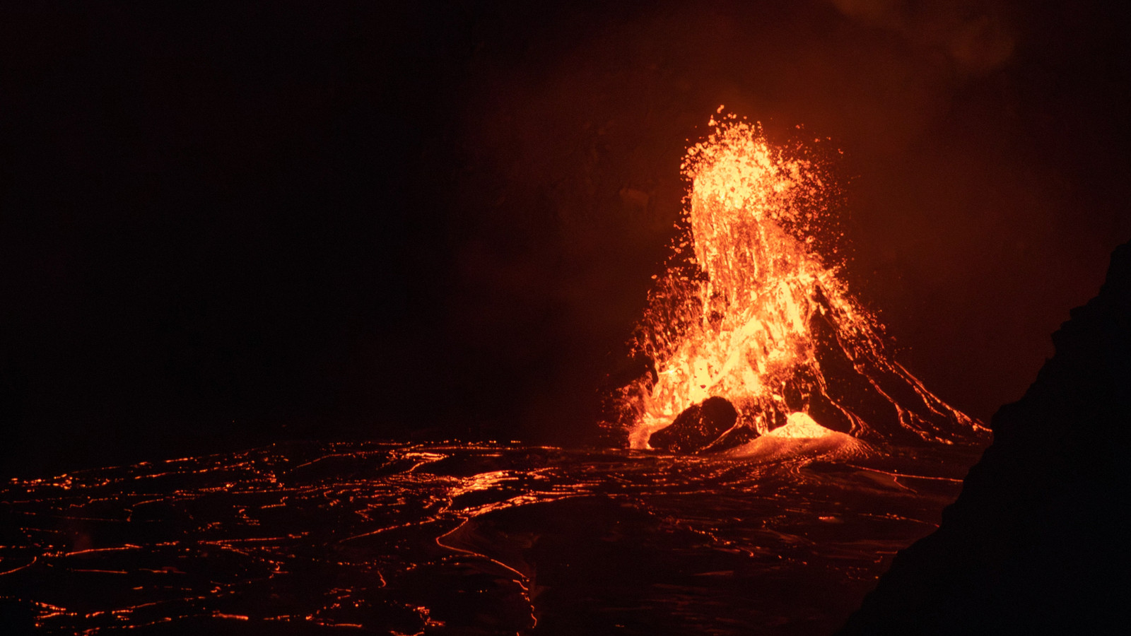 She Volcano There She Blows! Hawaii's Kīlauea Volcano Violently Erupts Again ...