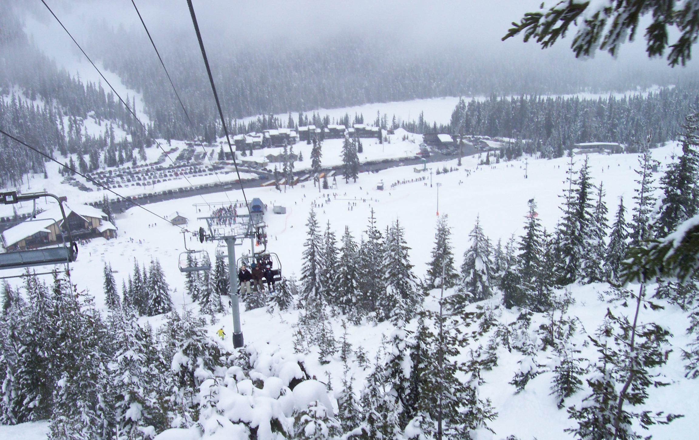 These Small-Town Ski Resorts In The US Have The Most Underrated Views ...