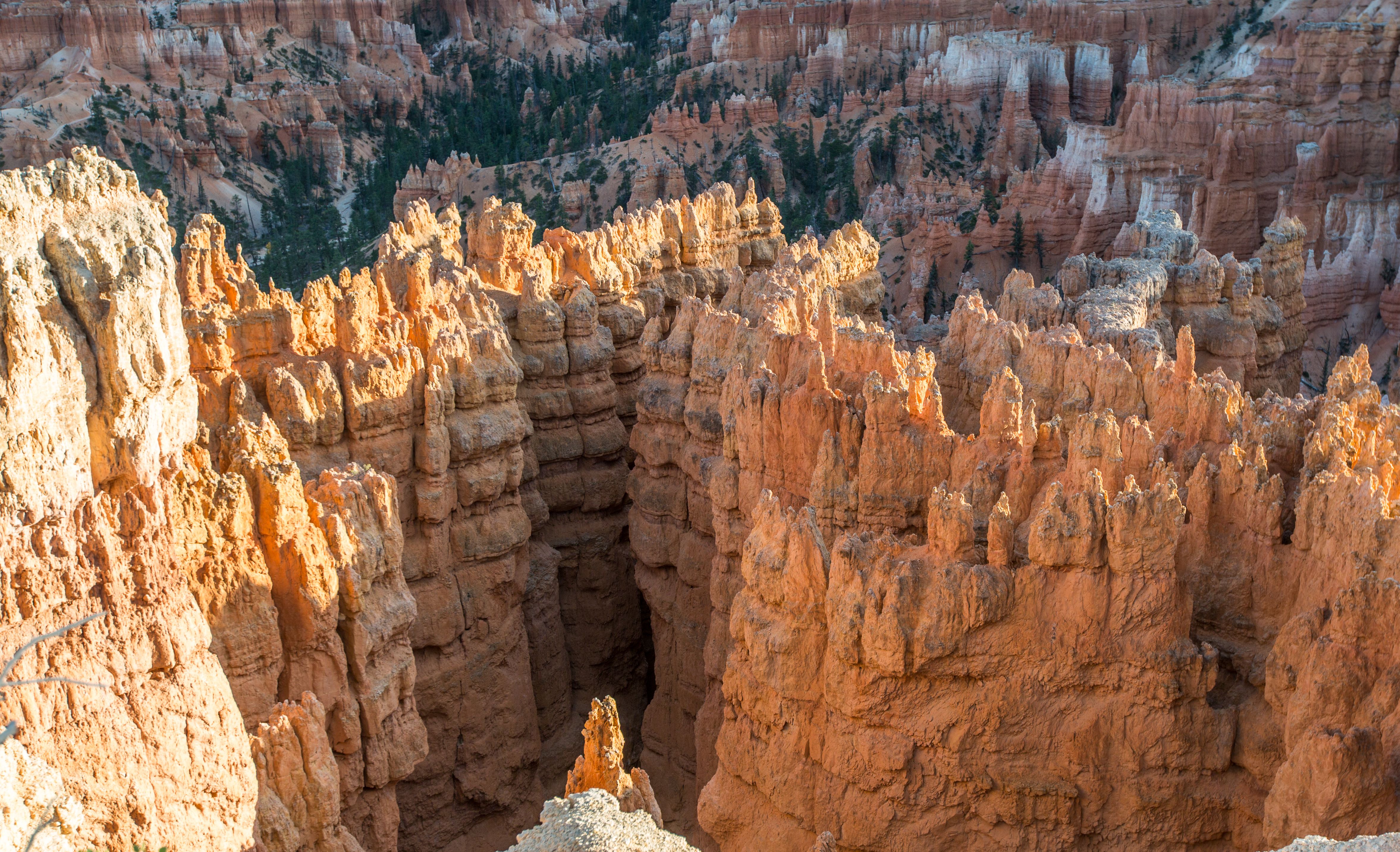 Skip Tropic: This Small Gateway Town Near Bryce Canyon's Amphitheaters ...