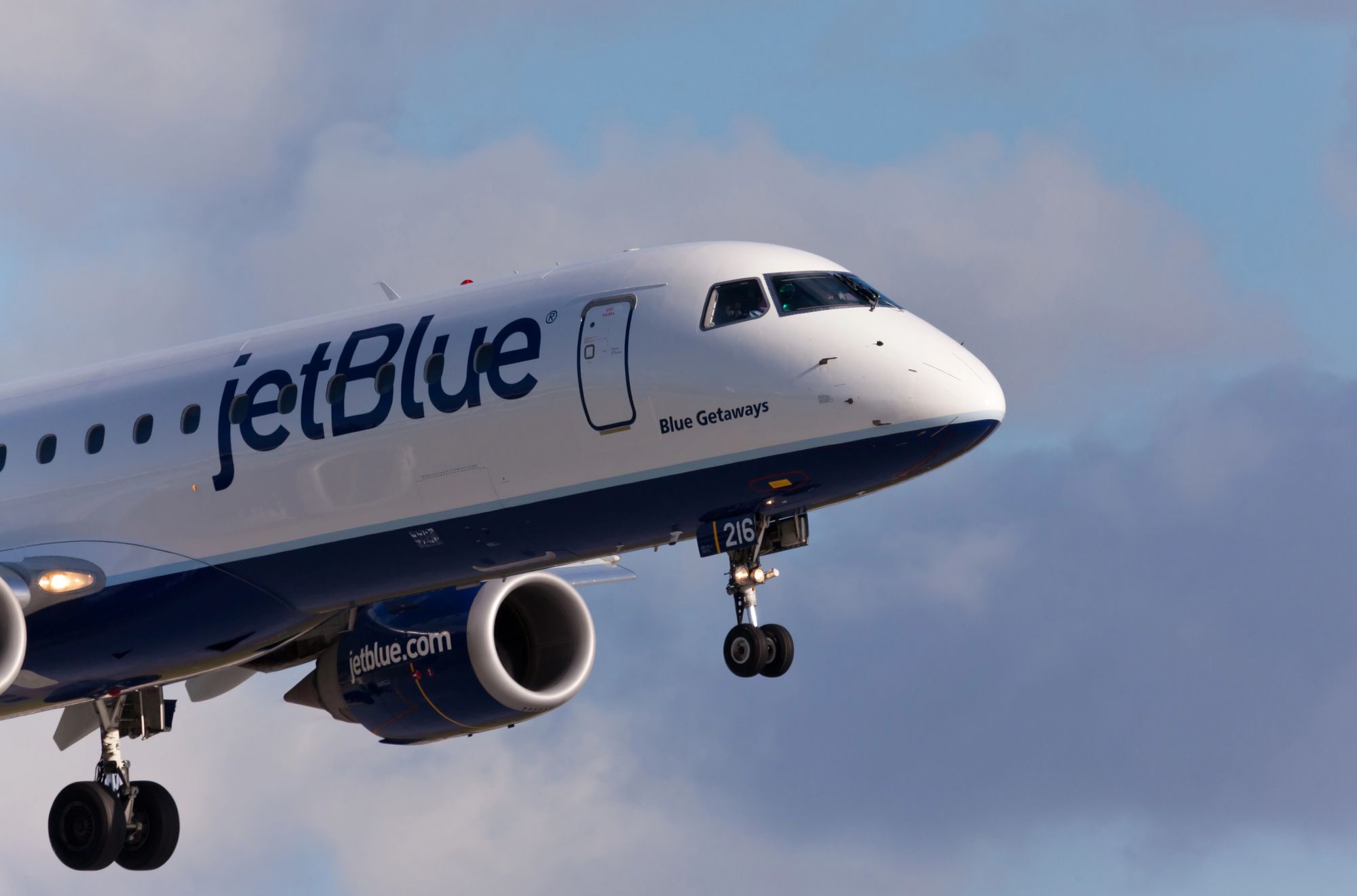 United and JetBlue Turn Heads With New Partnership, Merging Their ...
