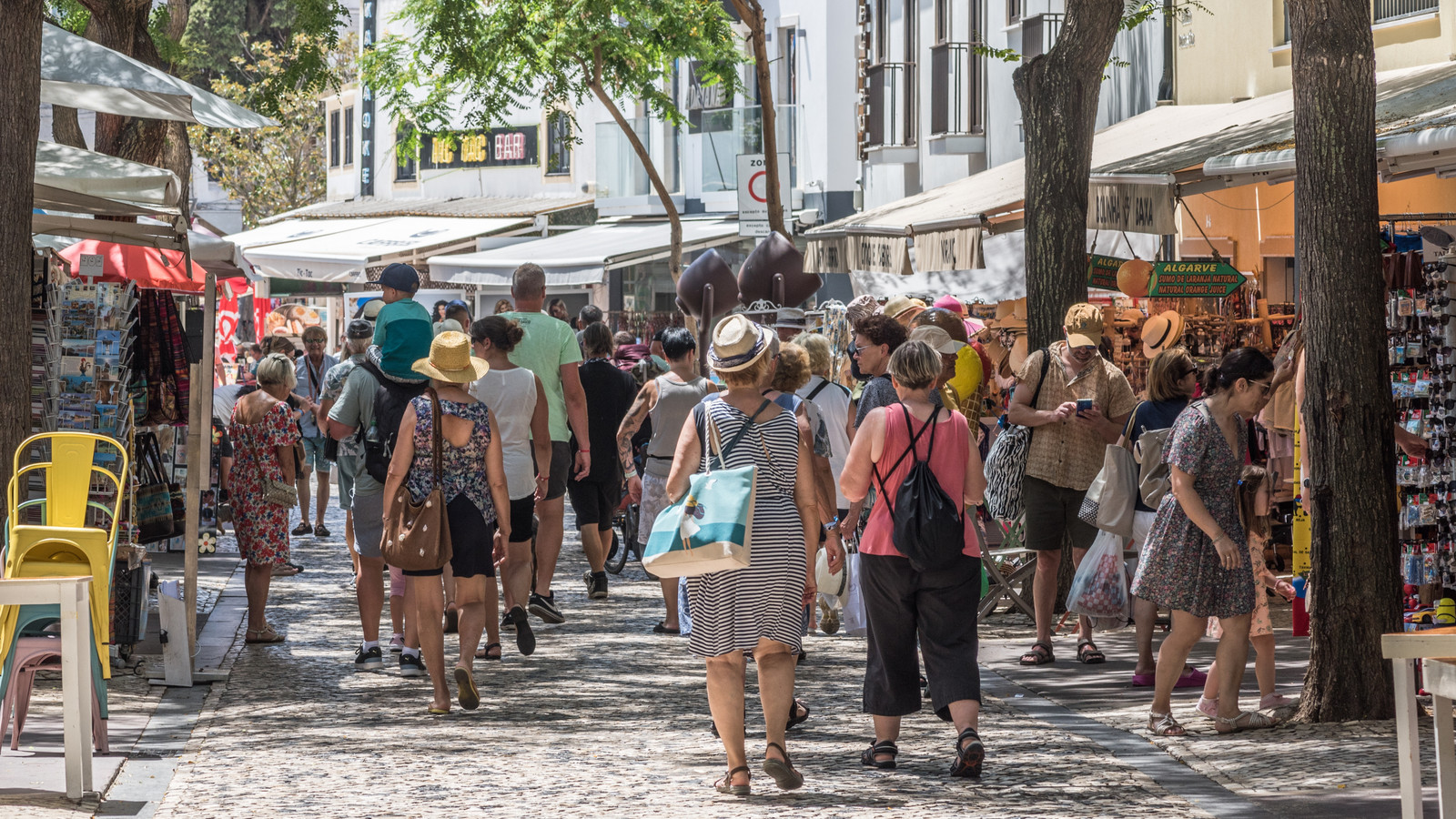 US Tourists Risk $1,800 Fines for Dress Code Bans in Top Europe Spots