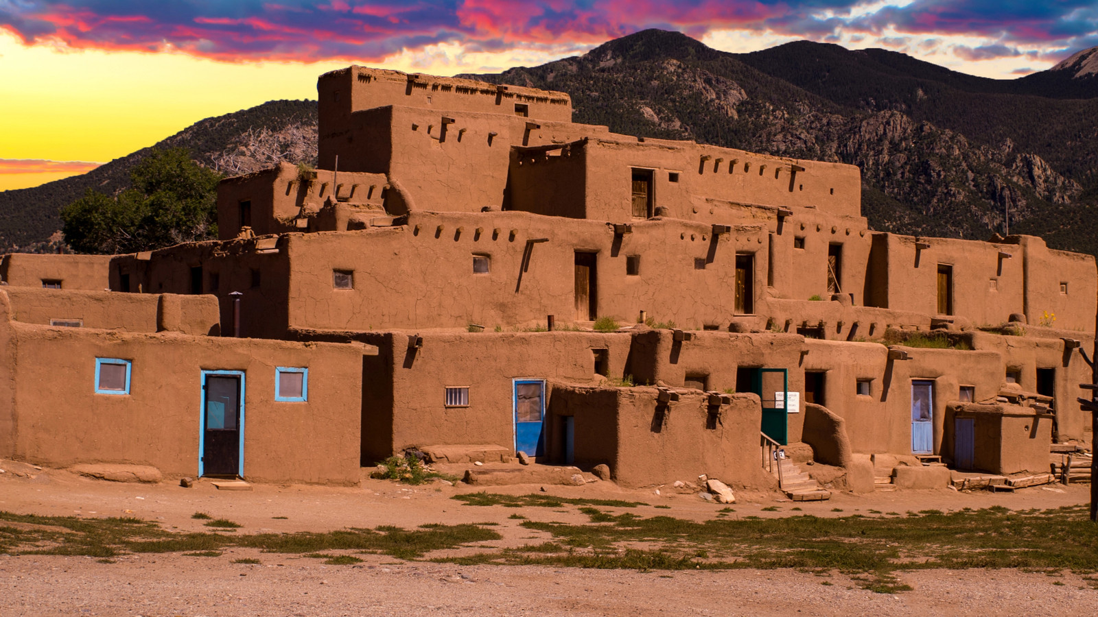 The Oldest Building In The U.S. Was Built Several Hundred Years Before ...