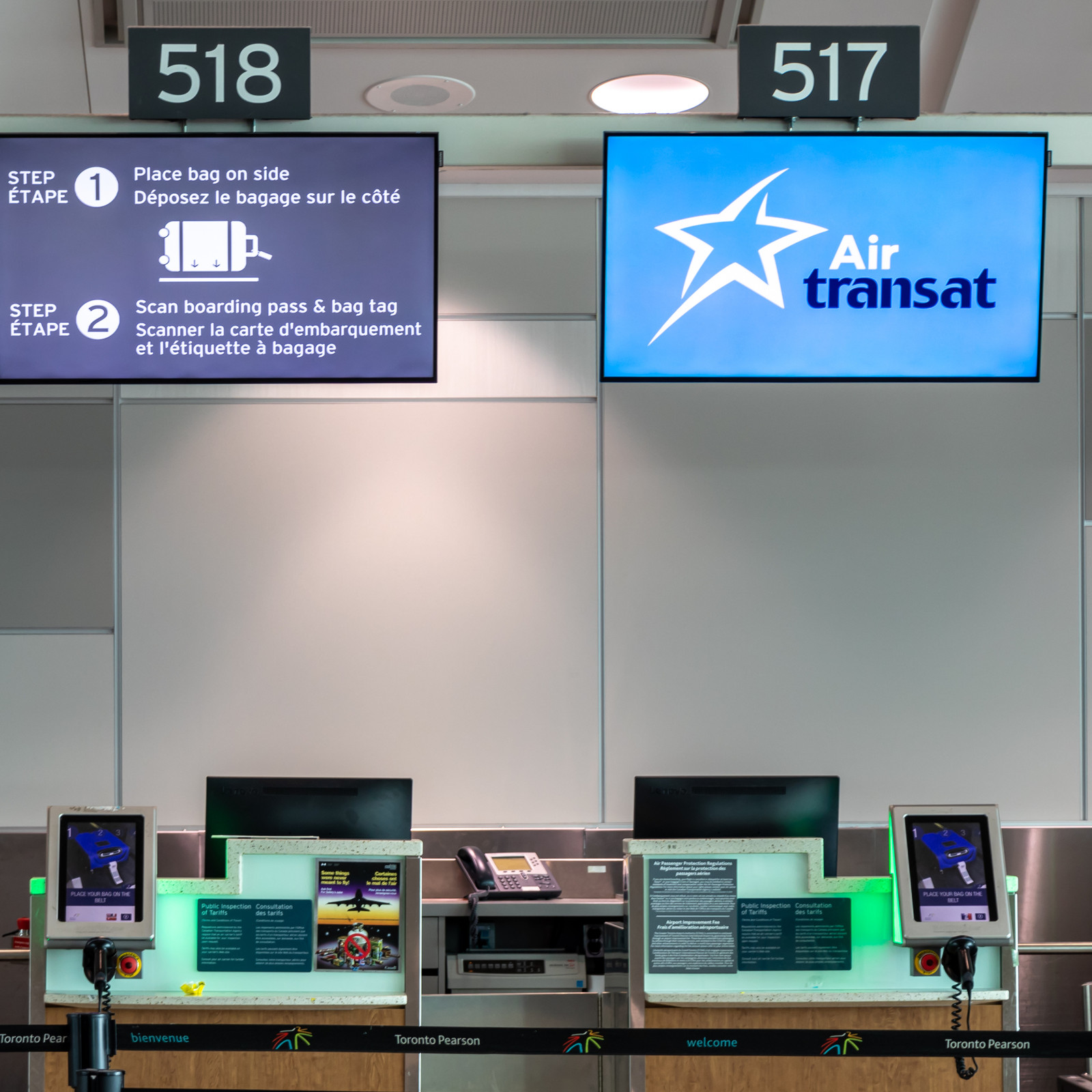 PHOTO Toronto Pearson Fire Red 22 at a call at Terminal 3  #KeepTravellersSafe #ARFF, image size:1600x1600