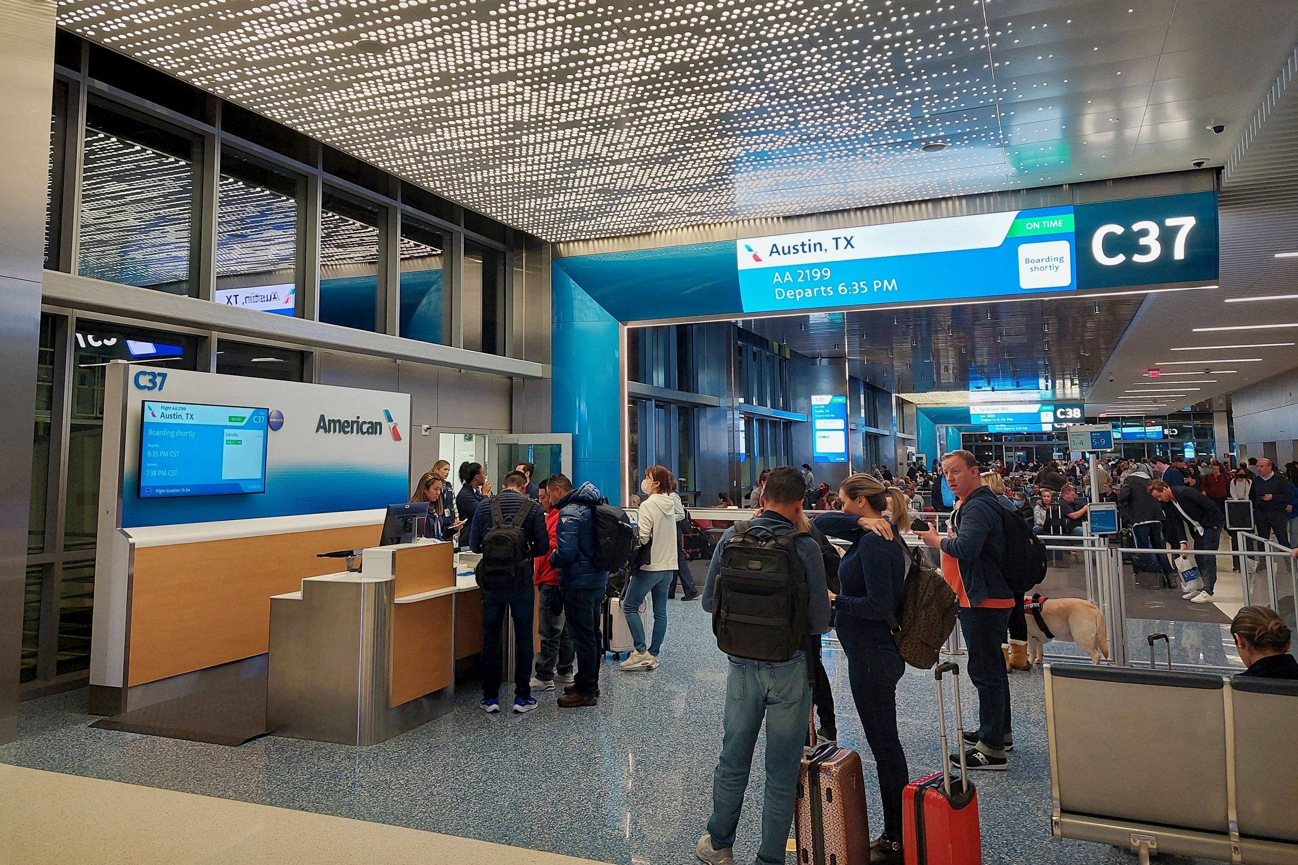 American Airlines Passengers Demand New Boarding Rule To Stop 'Overhead Bag Space Stealers'