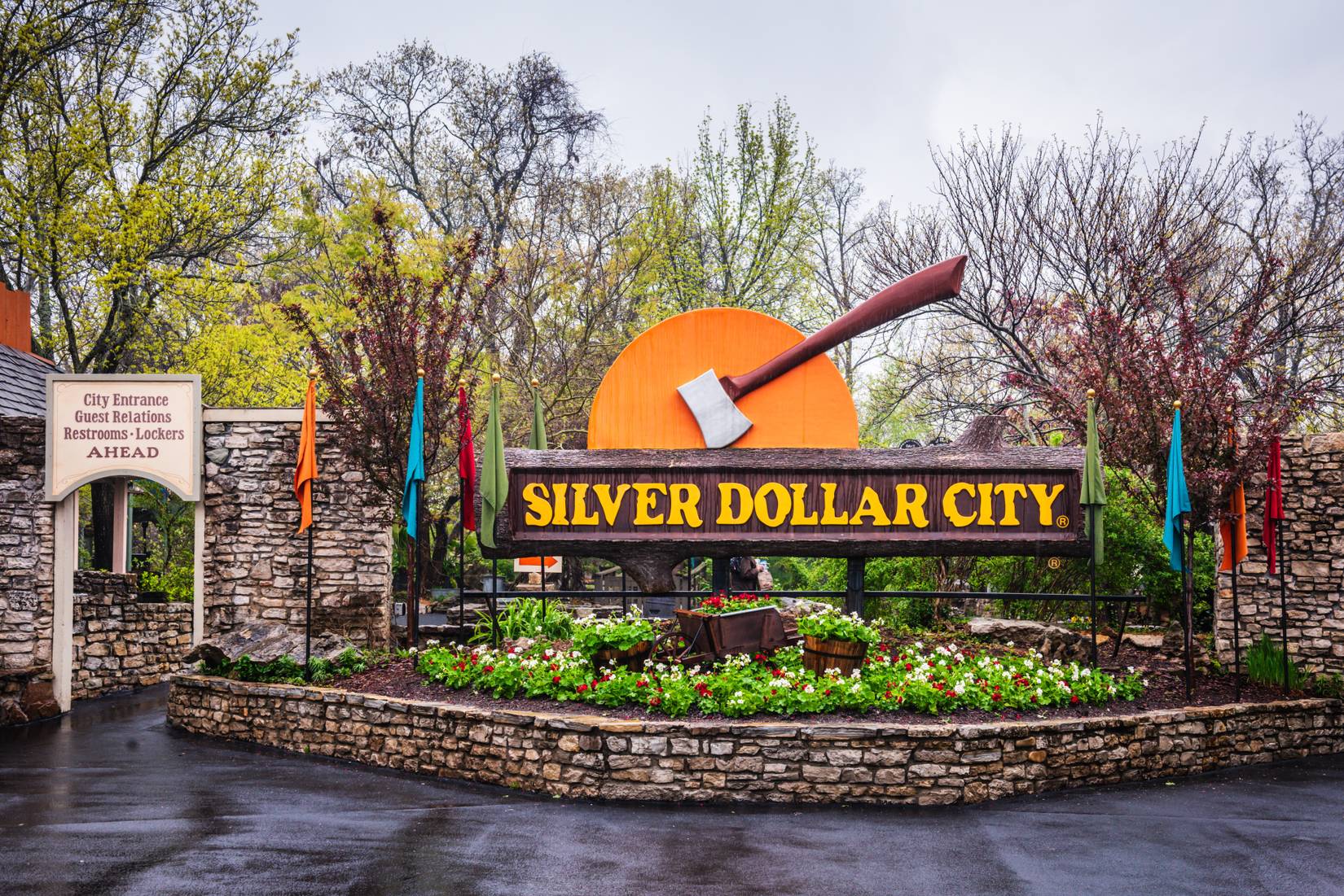 View of the entrance at Silver Dollar City Amazon Park, Branson, Missouri, MO, USA