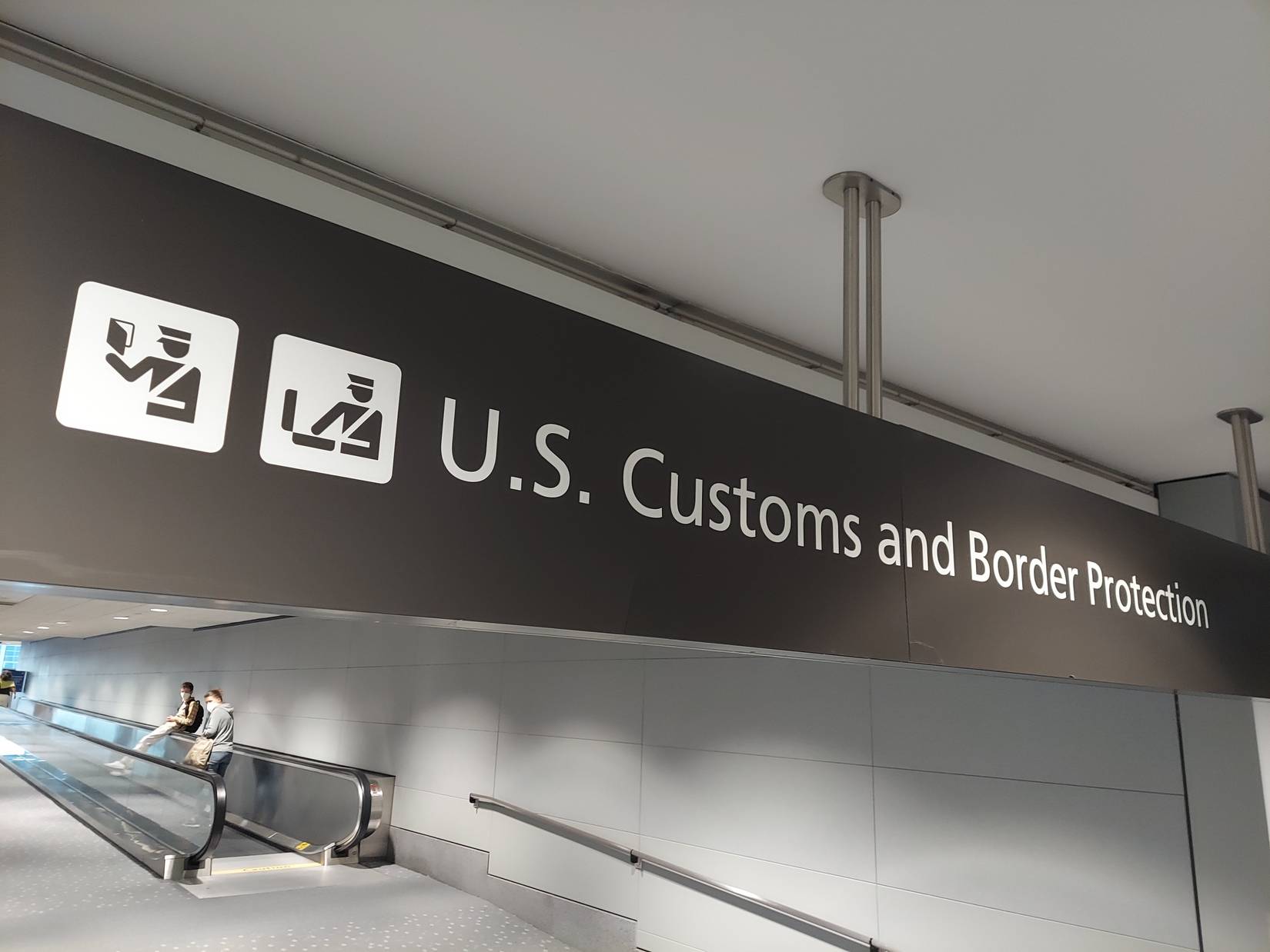 Americans Are Pushing Back At Canada With A New Airport Customs Dilemma ...