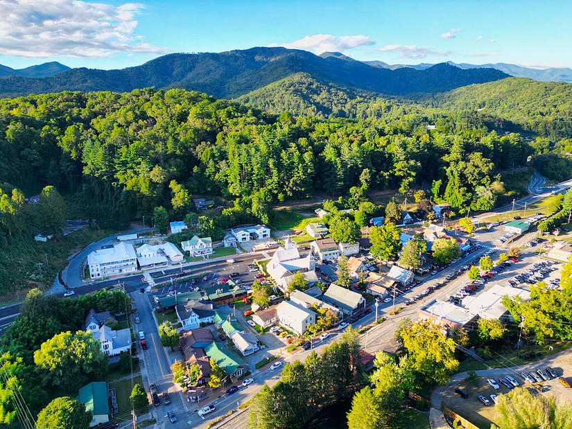 North Carolina's Cutest Blue Ridge Town Gives Mini Asheville Vibes And ...