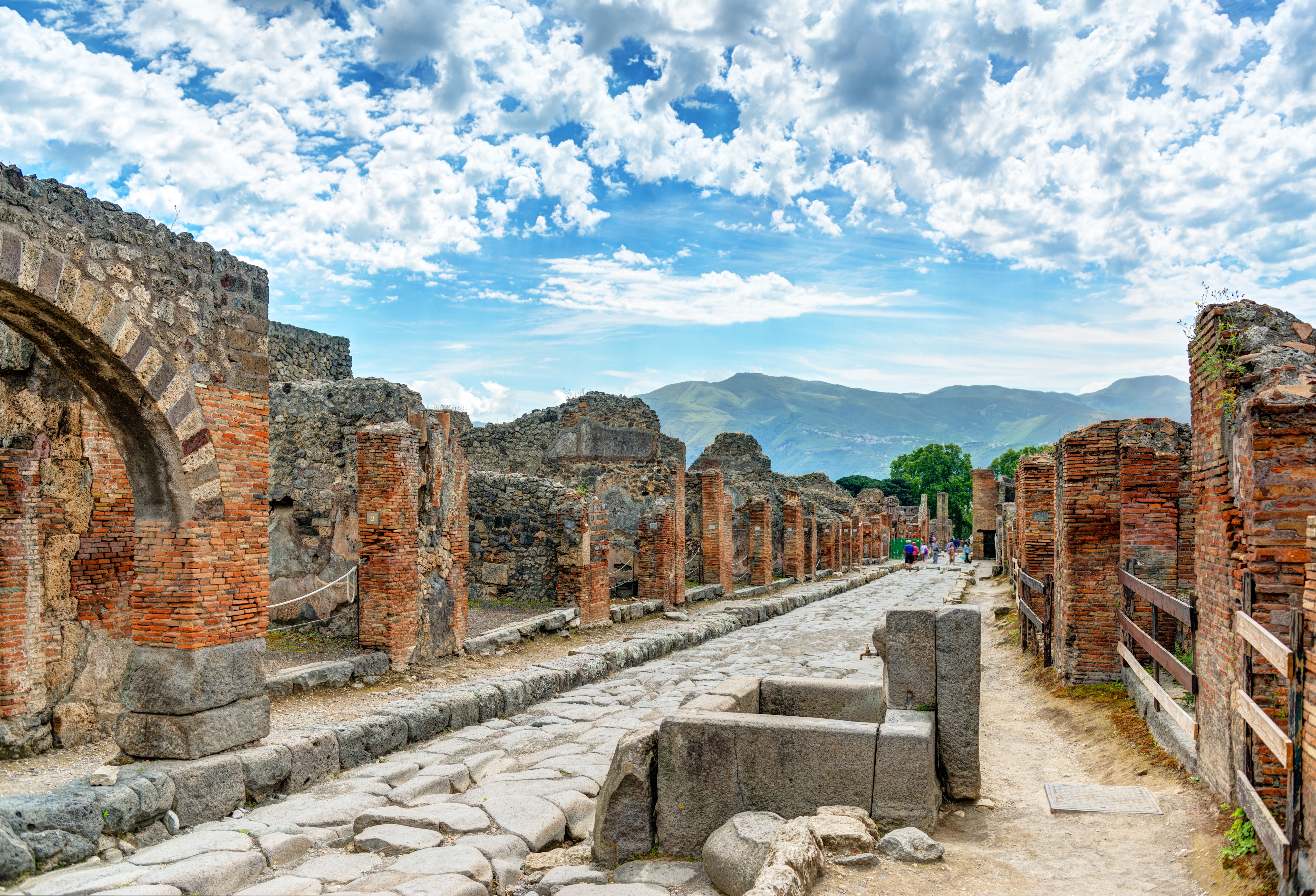 Frescoes Of Zeus, Helen Of Troy, And Apollo Discovered In Pompeii Still Have Archaeologists Gripped