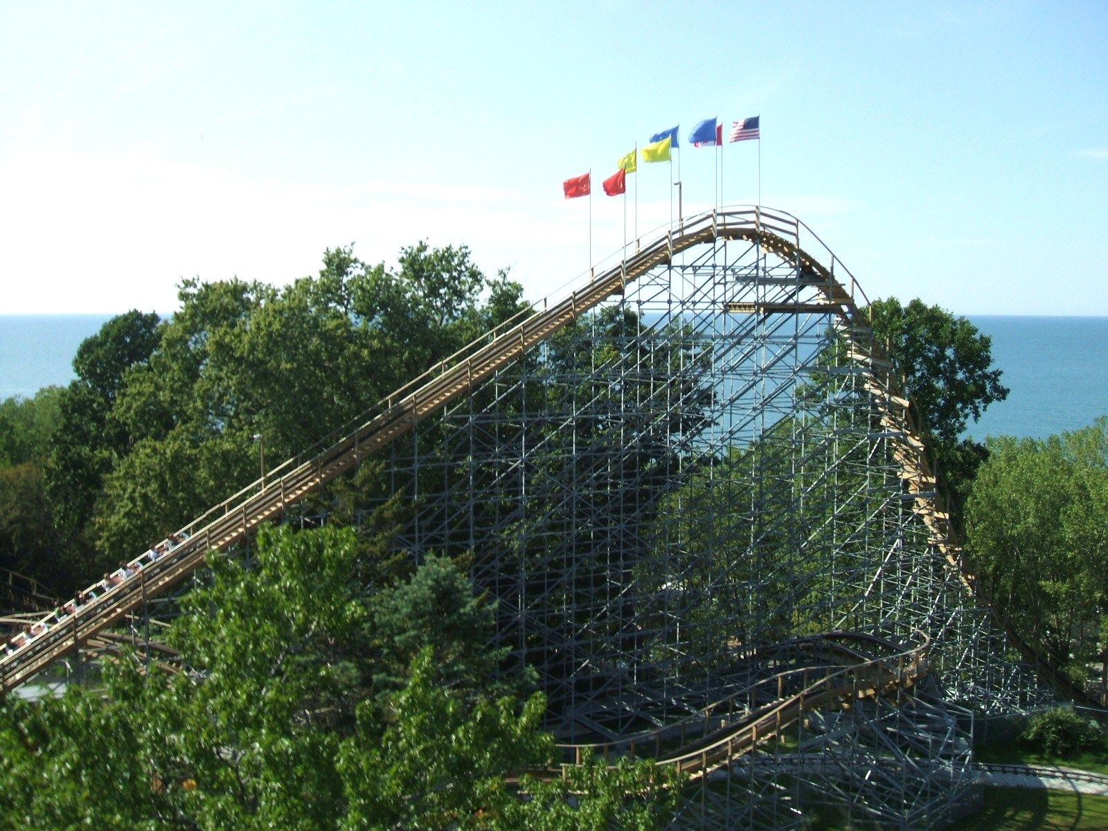 Skip Disney: This Free-Entry Amusement Park In The Great Lakes Is One ...
