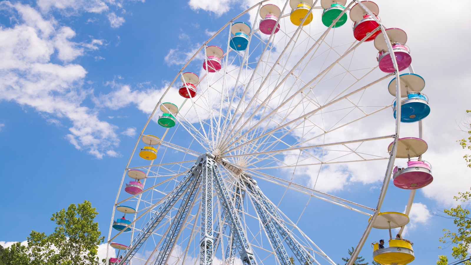 Disney World Competitor Is Still Refusing To Charge An Admission Fee Almost 100 Years Later