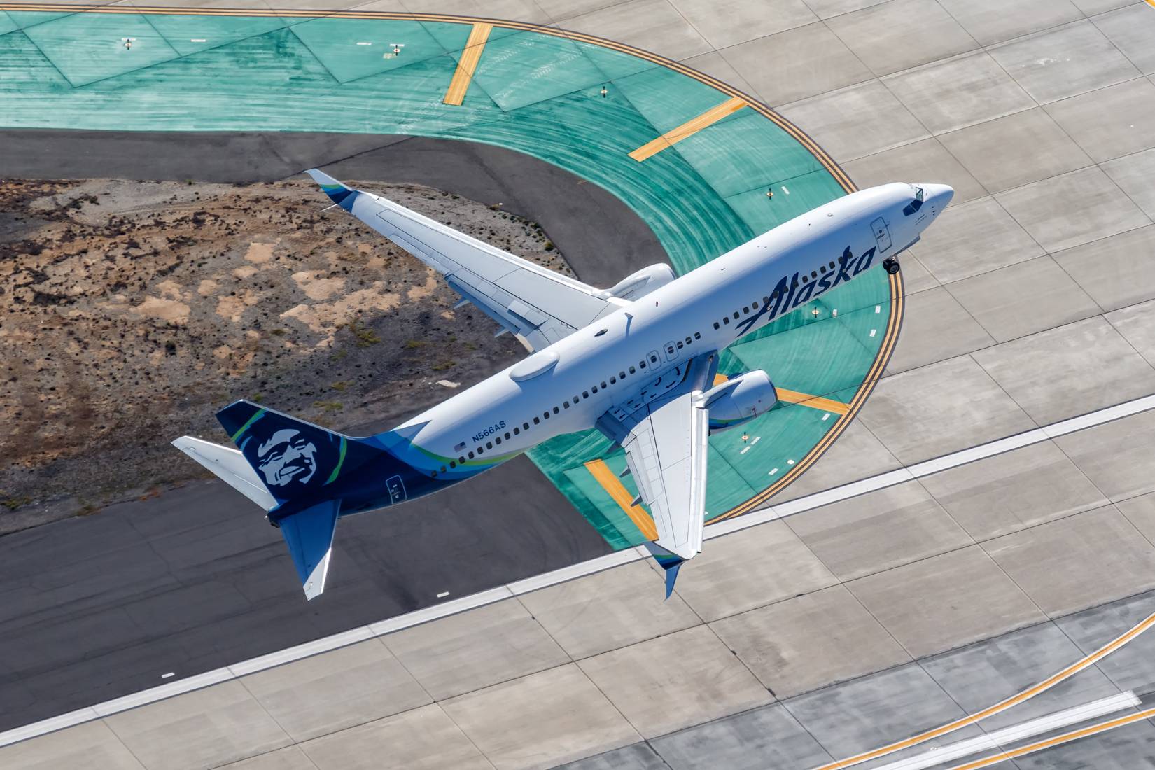 Aerial view of an Alaska Airlines Boeing 737-800