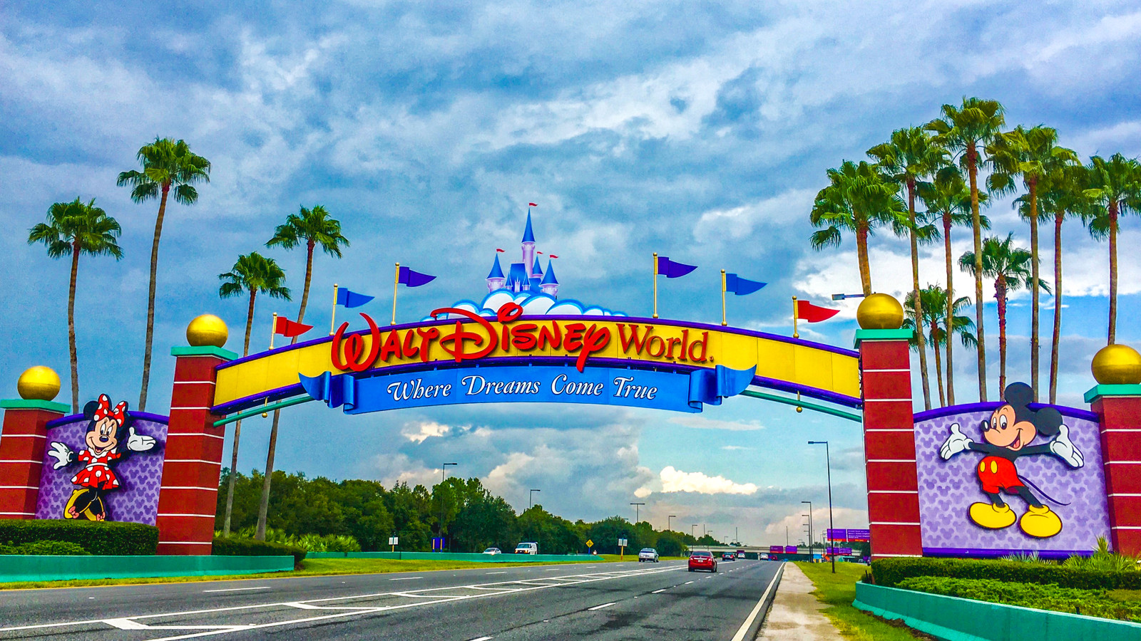 Disney World Is Reducing Its Hours On One Of The Busiest Travel Days Of The Year For Canadians