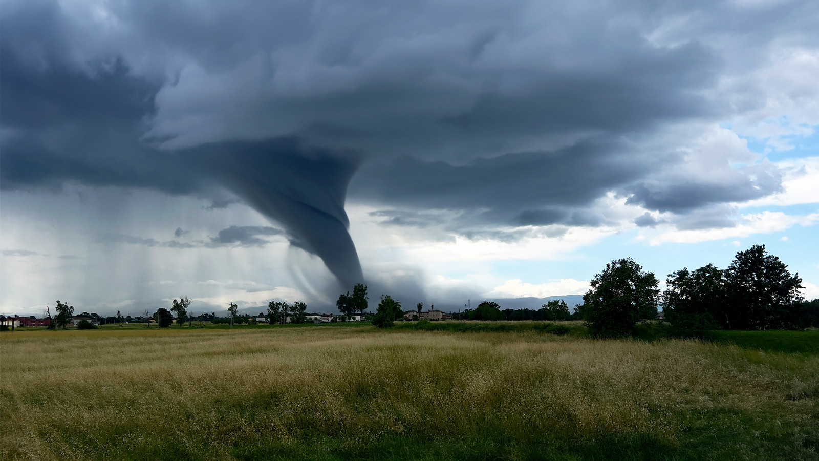Over 20 People Killed As Tornadoes Rip Through Missouri And Kentucky