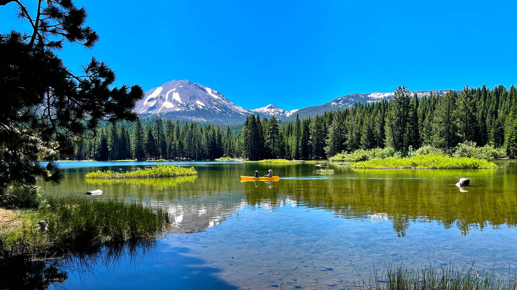 A picnic in the stunning Manzanita lake under the summit -The Peak of Cascades, Lassen Volcanic National Park, California