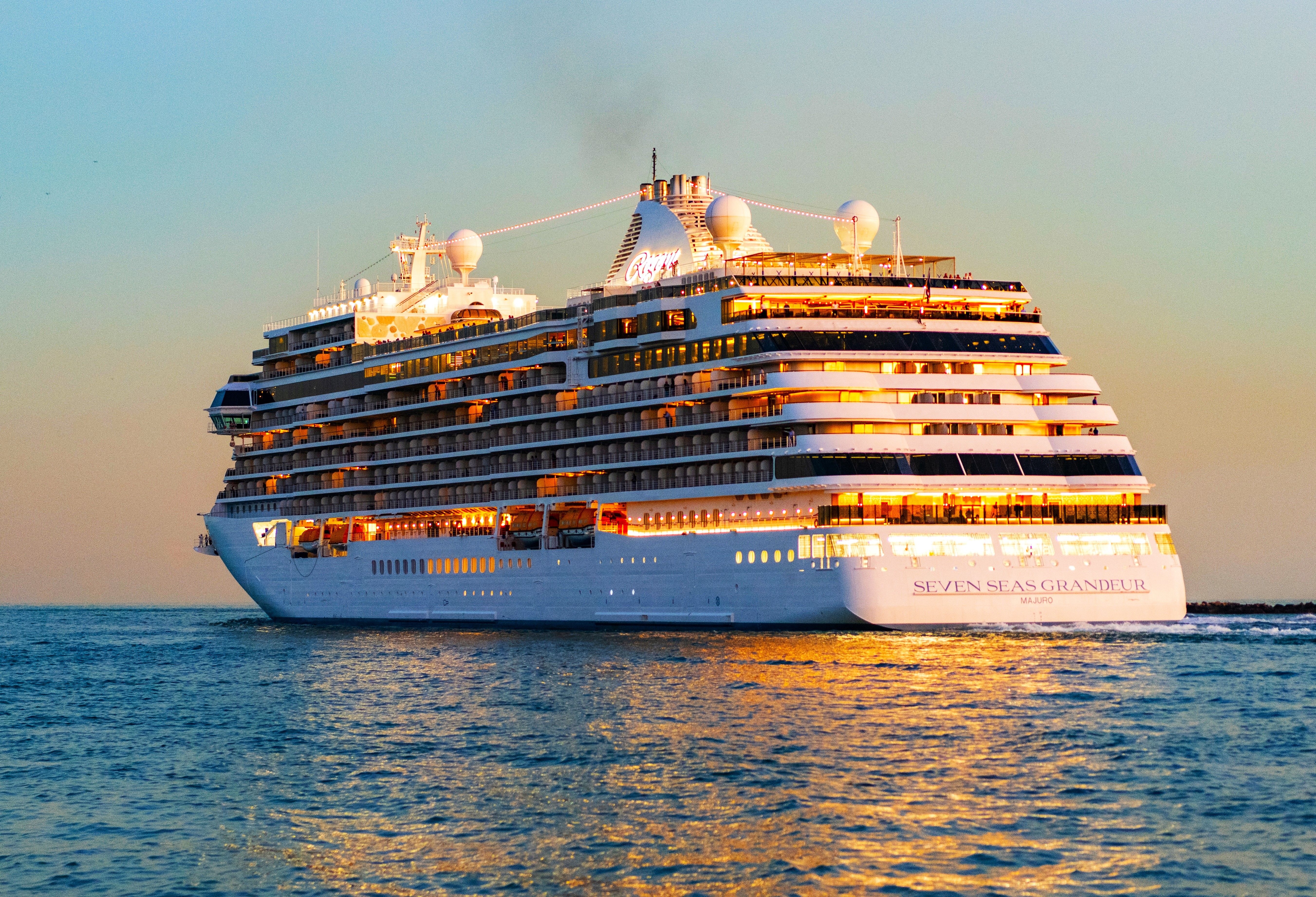 A Look At The 8 Most Luxurious Cruise Lines In The U.S.