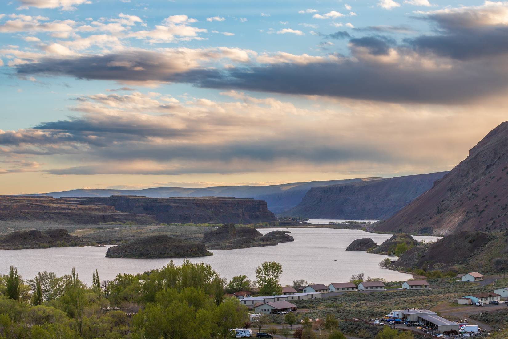 Sunset over the Sun Lakes Dry falls area in Eastern Washington