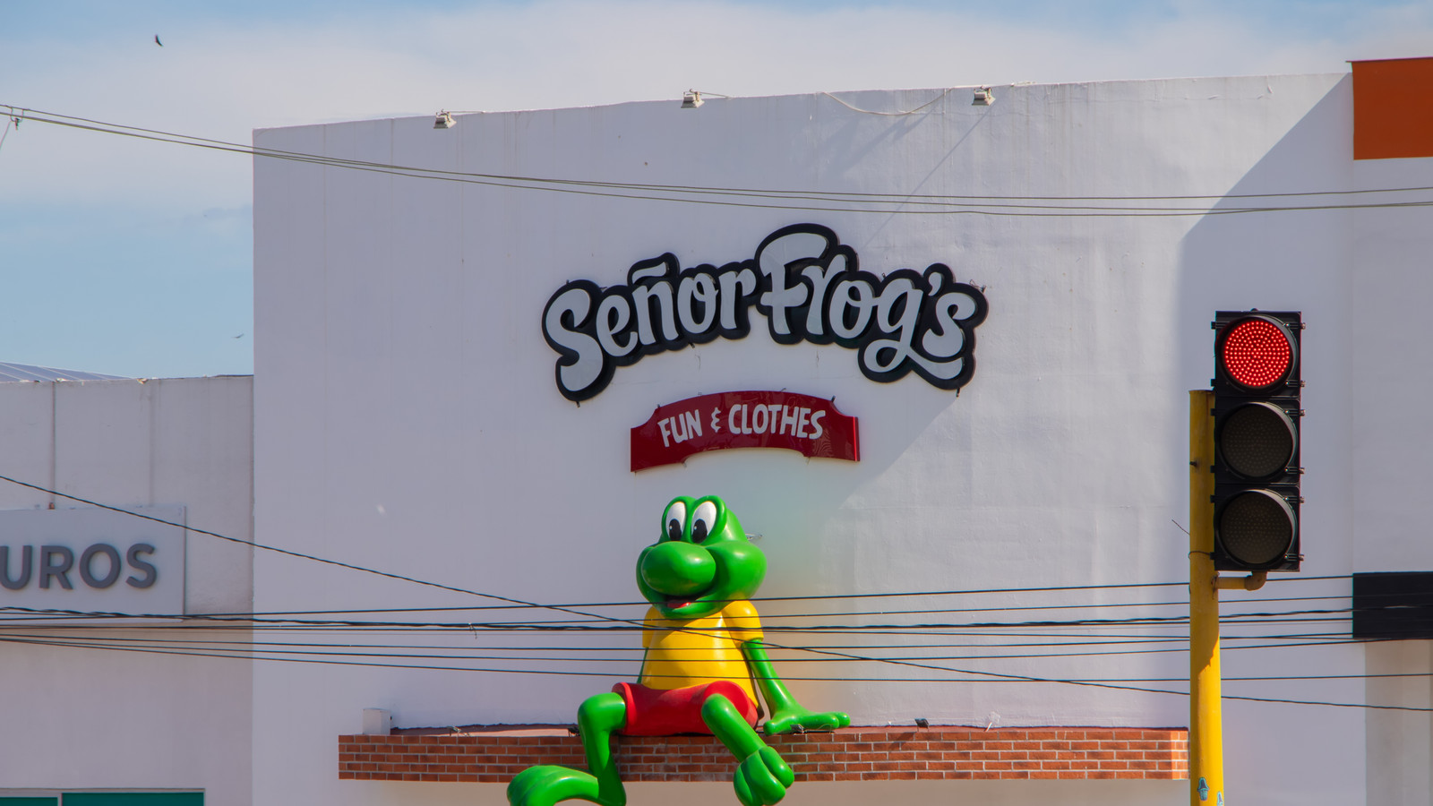 Canadians Saddened After Iconic Señor Frog's Building In Mexico Is ...