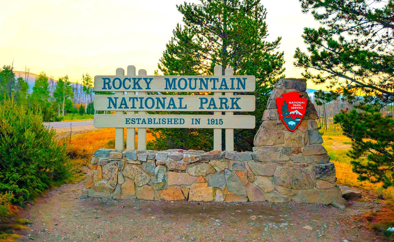 Rocky Mountain National Park door sign during the 2025 weekend of Labor Day, Colorado, Co, United States