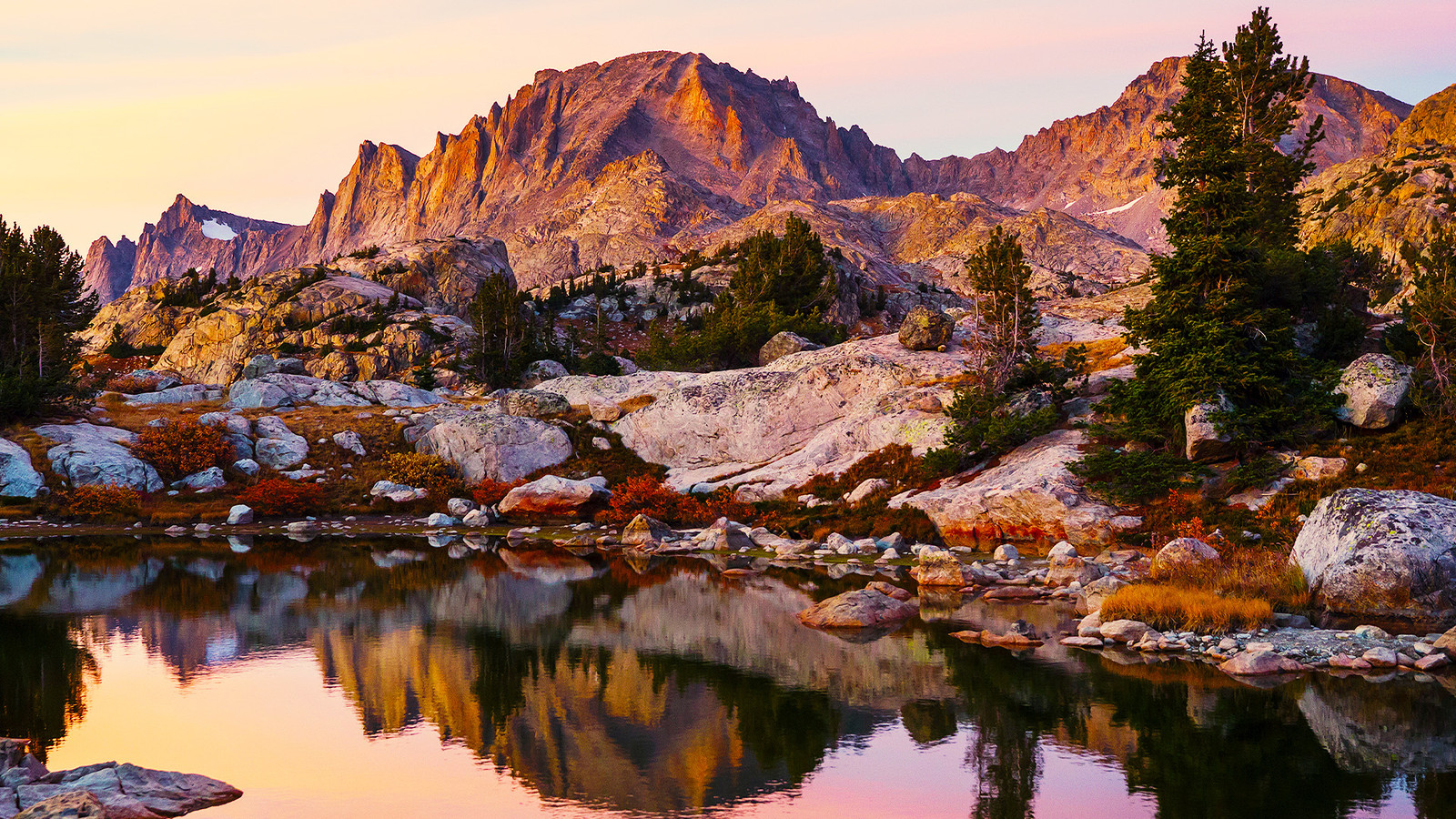 Wyoming's Largest State Park Is A Mirror Image Of Canyonlands, Only Better