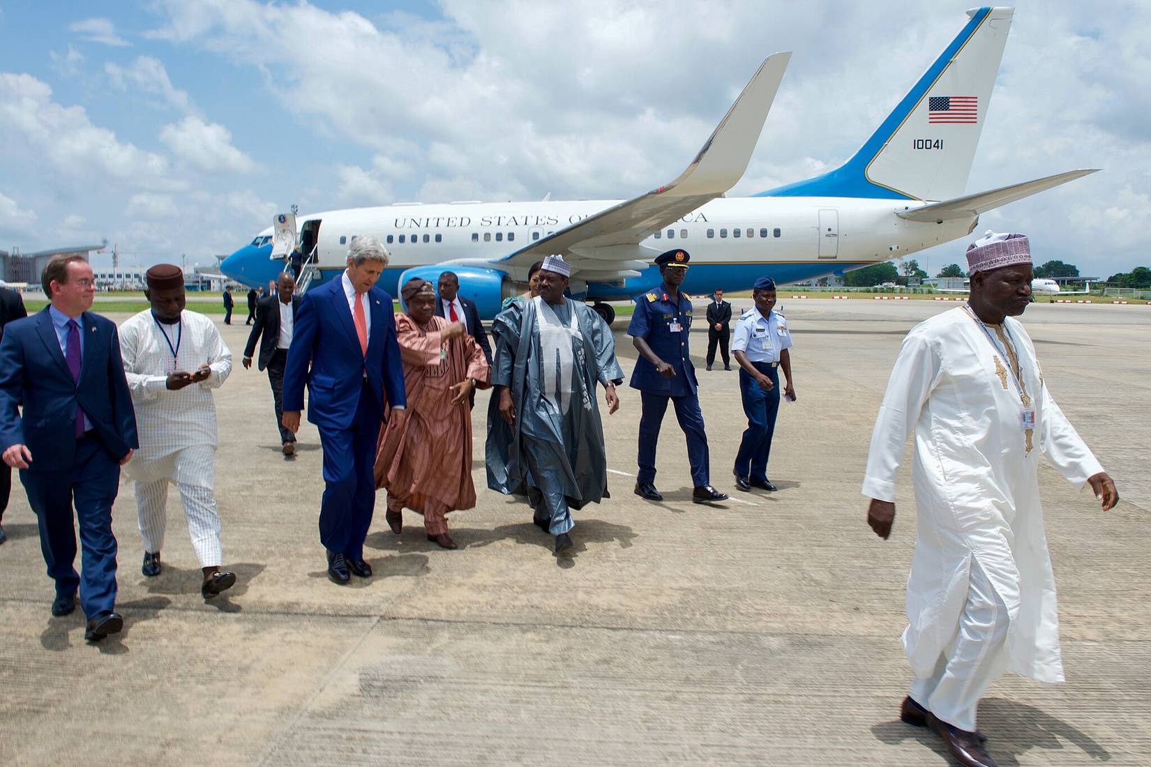 Former U.S. Secretary of State John Kerry with U.S. Embassy Abuja Deputy Chief of Mission David Young and Nigerian Ministry of Foreign Affairs officials on August 23, 2016, at Nnamdi Azikiwe International Airport, in Abuja, Nigeria