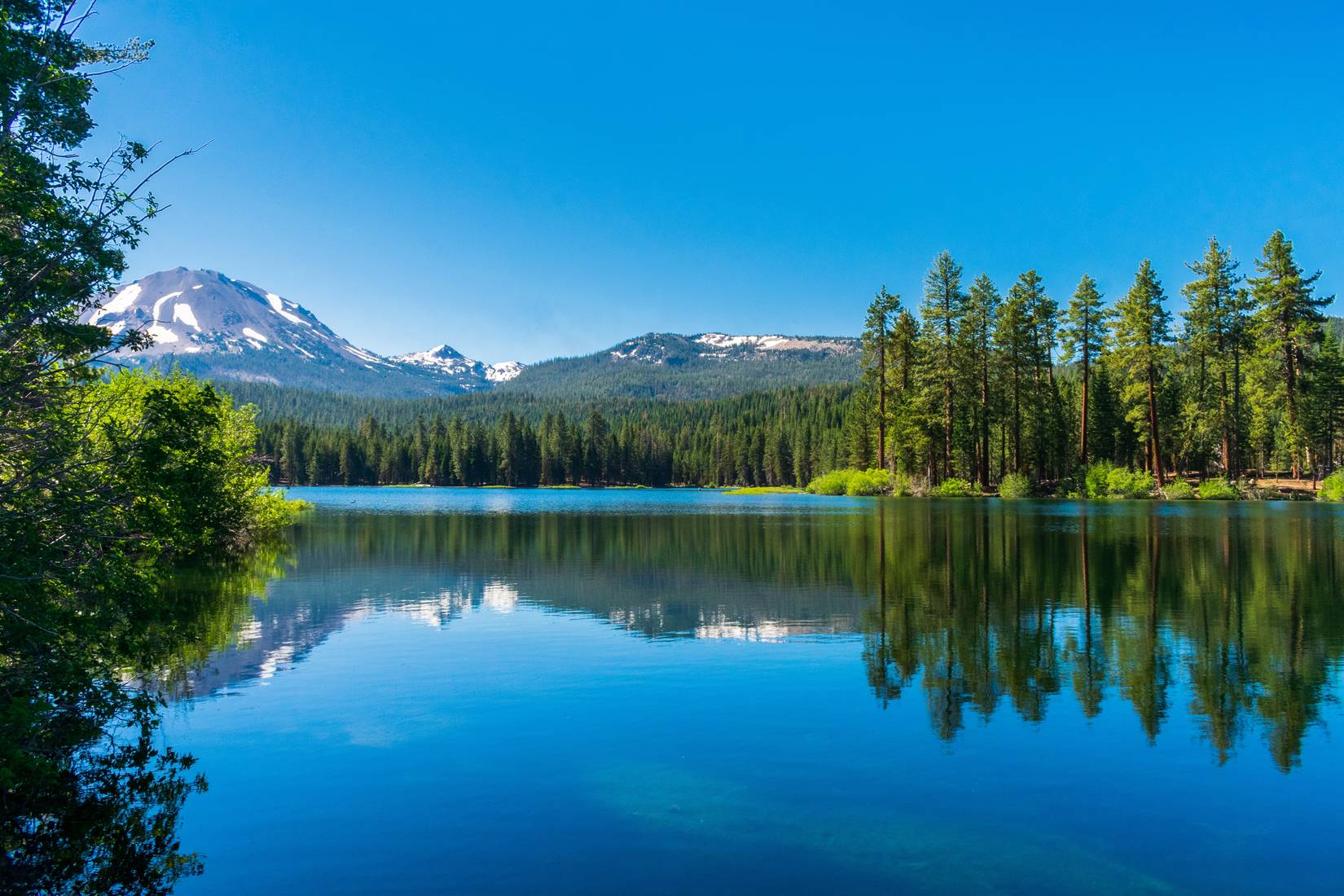 Lassen Peak reflects the beautiful Manzanita lake in the Volcanic National Park