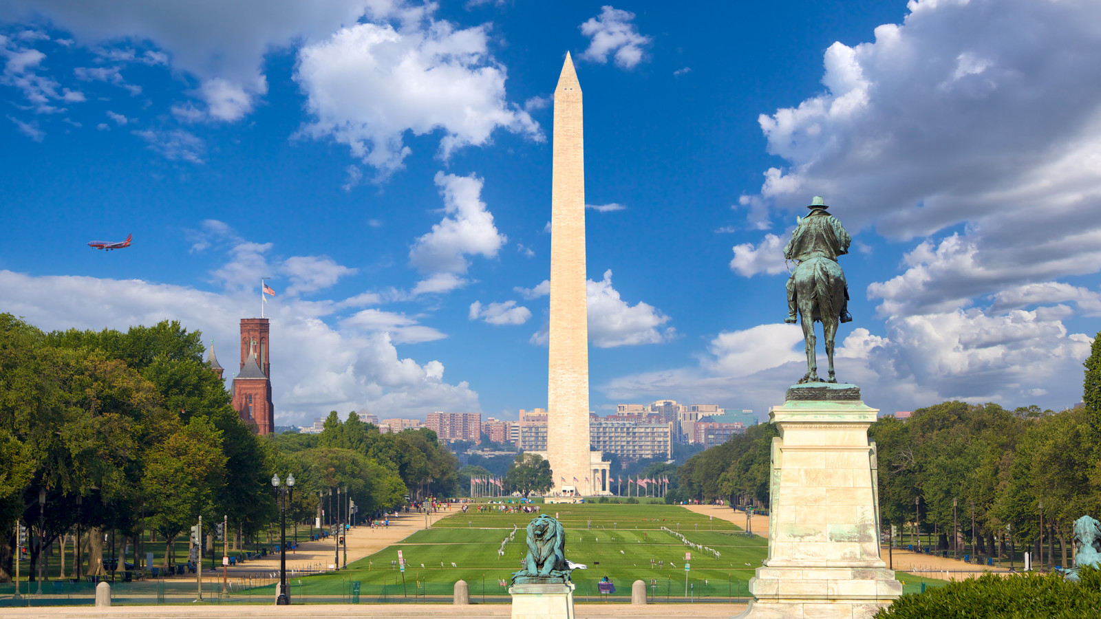 Washington Monument Employee Flags Disparaging Material To U.S. Government But Visitors Aren't Ready To Rewrite History