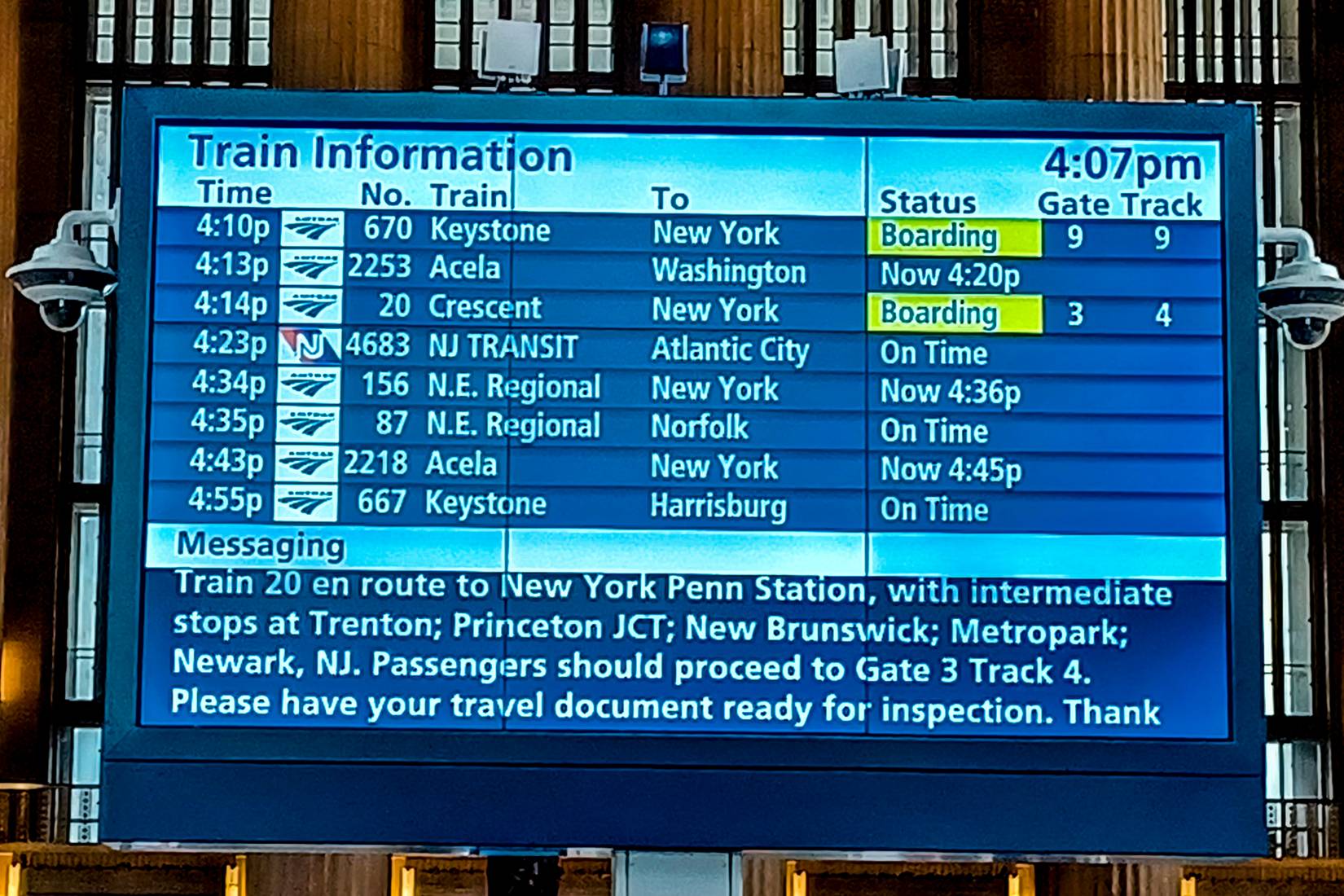 Les passagers d'Amtrak sont avertis d'une interruption des voyages pour Thanksgiving si la fermeture du gouvernement atteint novembre