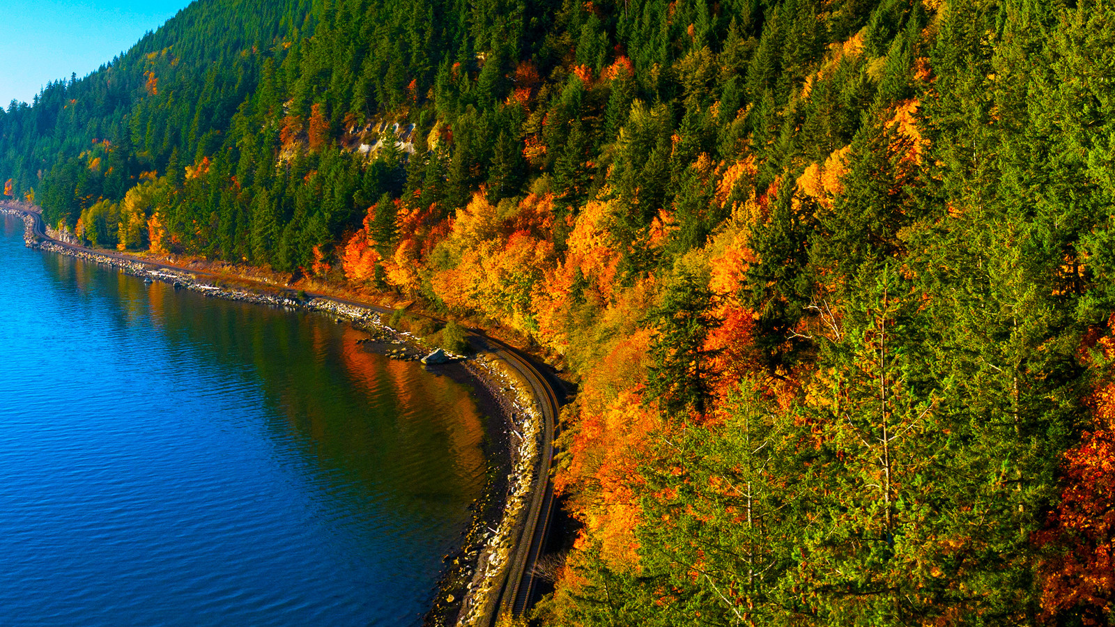 The Best Amtrak Trips To Take This Fall