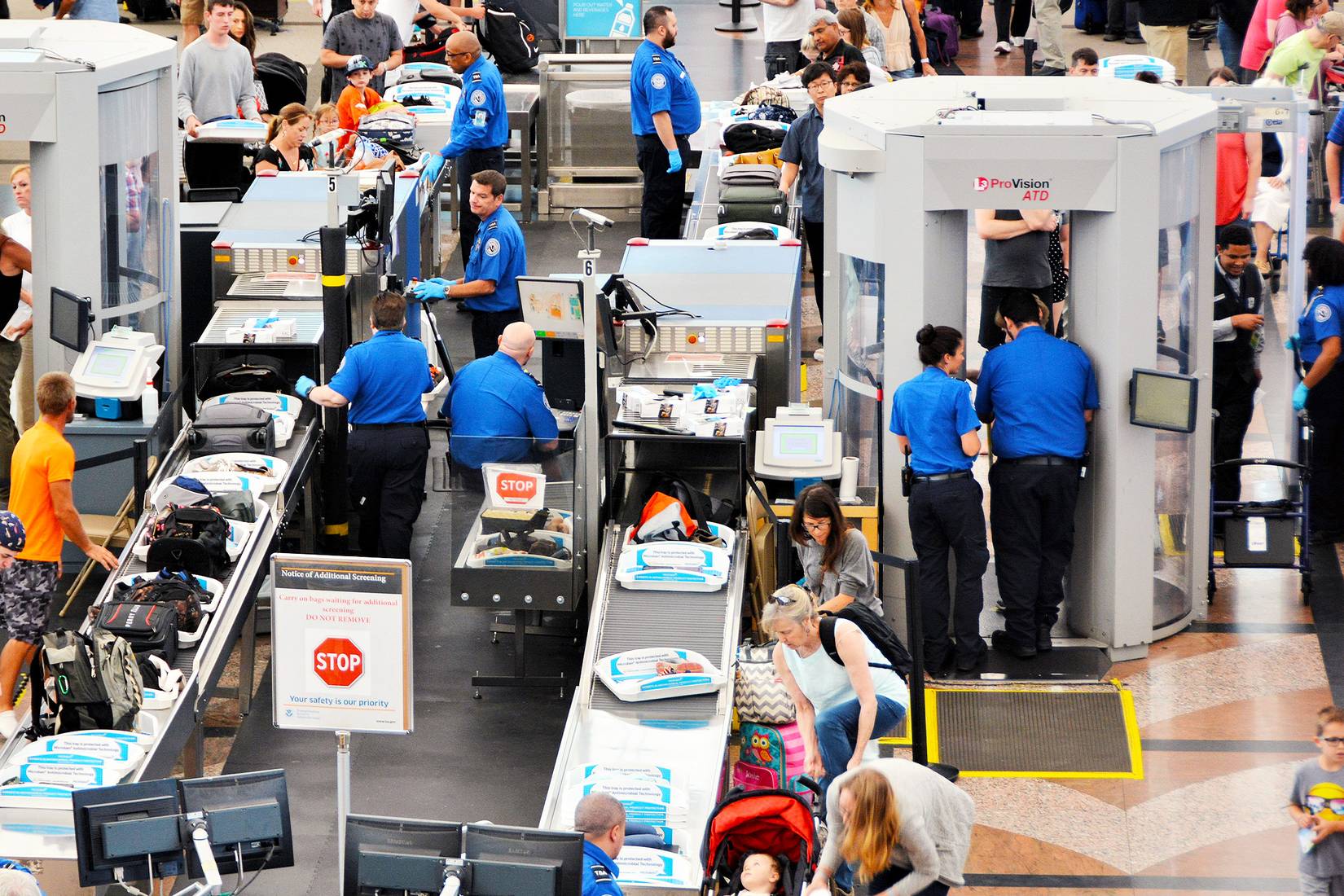 « Inapproprié » et « inacceptable » : les aéroports américains refusent de diffuser des vidéos partisanes aux points de contrôle de la TSA