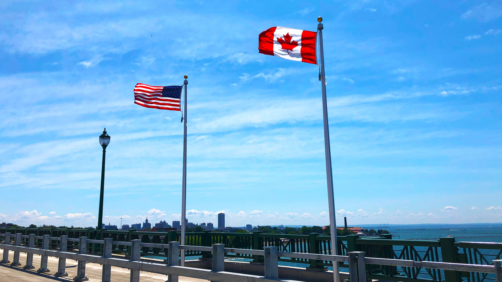 Travelers At The U.S.-Canada Border Warned As Driver's Innocent Mistake Ends In Unexpected Detention