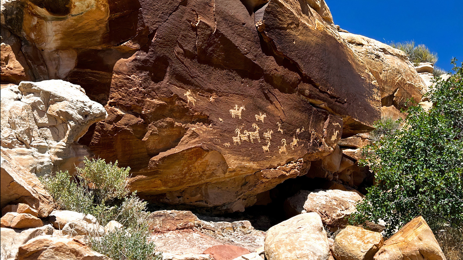 Utah Vandal Hit With $15,000 Fine For Defacing Ancient Petroglyphs Along Popular Trail