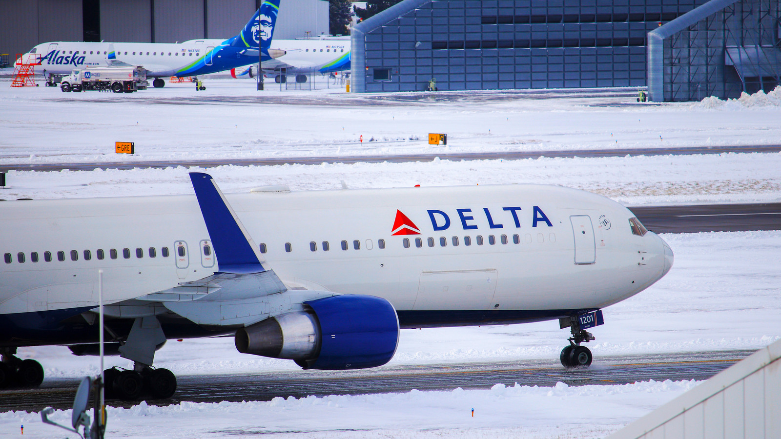 Delta Air Lines Runway Incident Forces Abrupt Cancellation Of All Flights On Busy Thanksgiving Travel Weekend At Midwest Airport