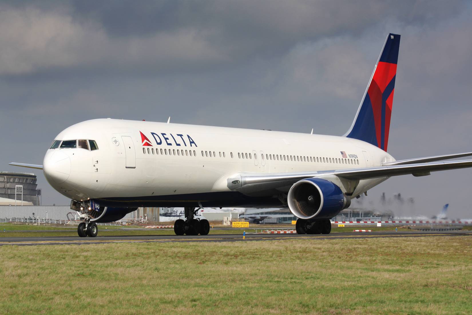 Delta Air Lines Apologizes After Pilots Make Wise Choice To Avoid The ...