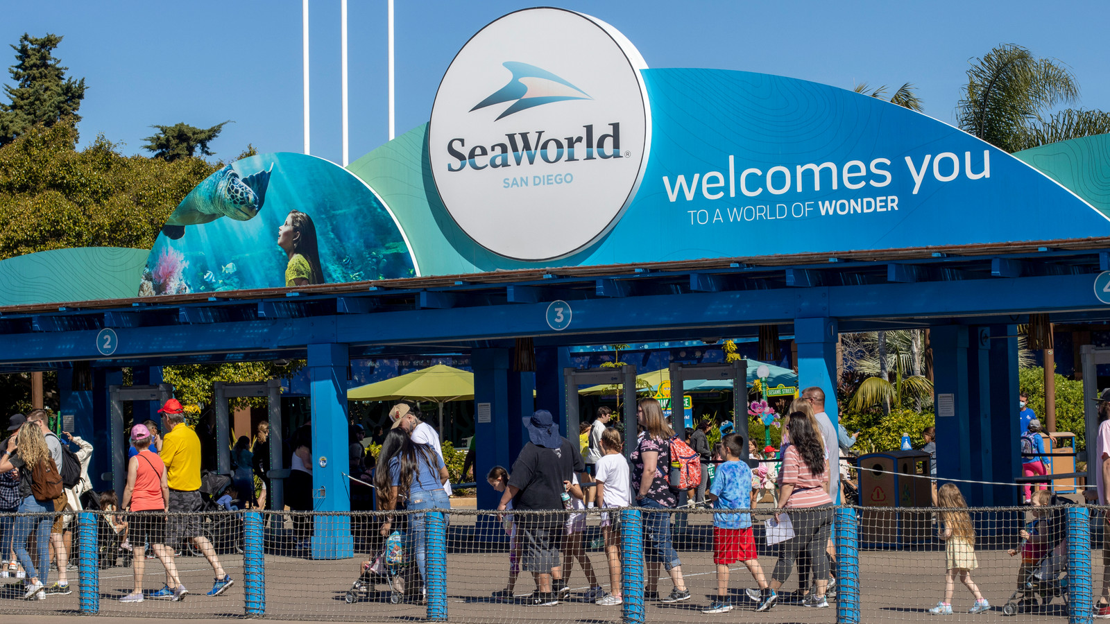 SeaWorld’s Latest Ban Rule Faces Backlash From Visitors Who Say It Violates Their Rights SeaWorld’s Latest Ban Rule Faces Backlash From Visitors Who Say It Violates Their Rights