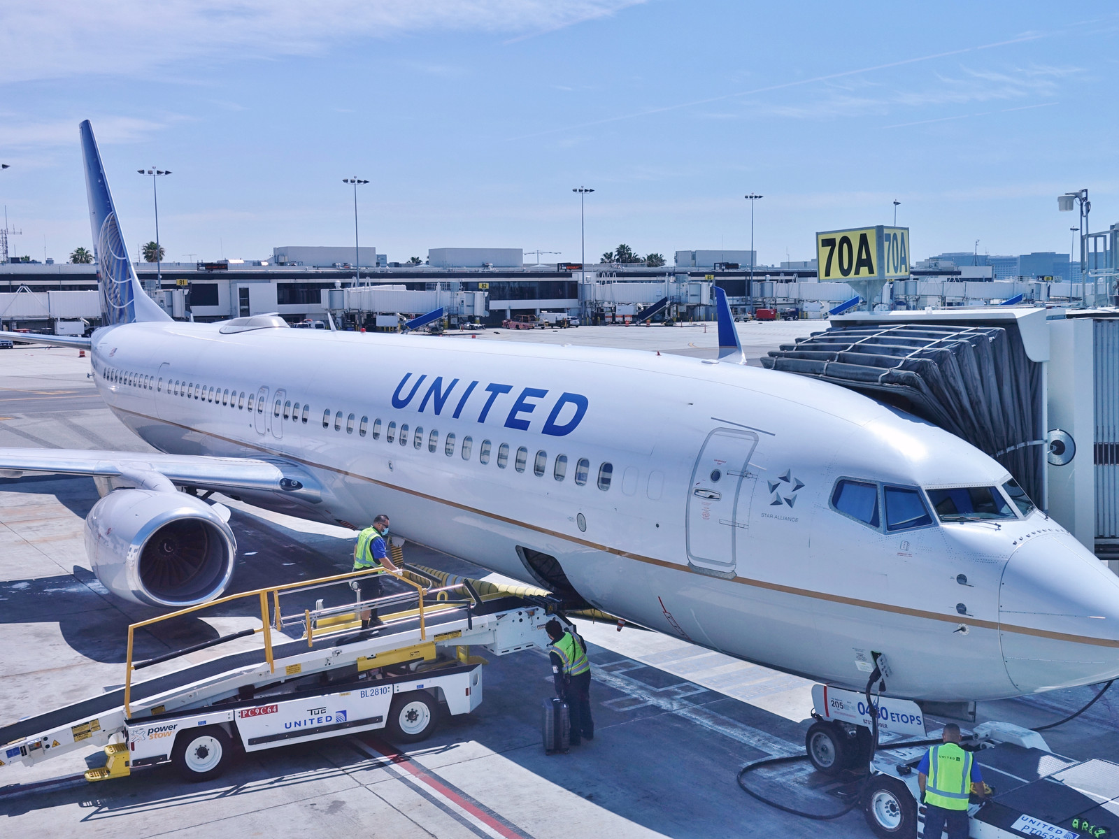 can you chew tobacco on united airlines What year did ban smoking planes? United Airlines' New "Nickel-And-Dime" Rule