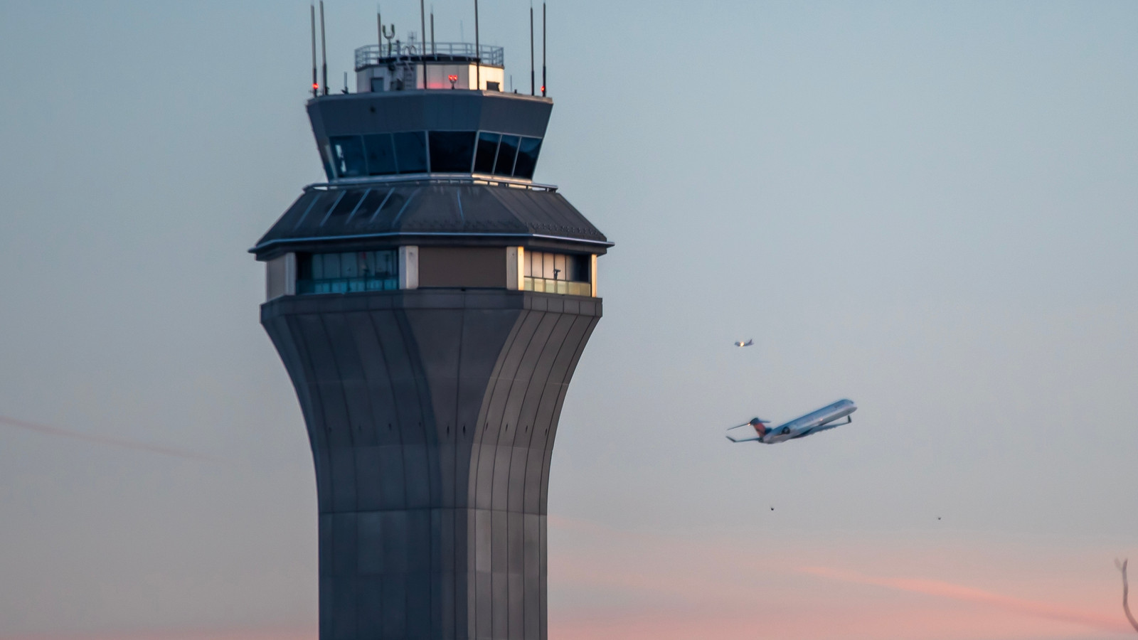 Letter To U.S. Transportation Secretary Slams "Disrespectful" $10K Air Traffic Controller Bonus And Demands $108 Million