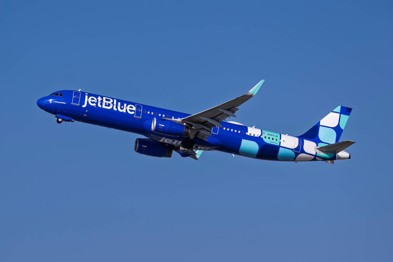 JetBlue Airways Airbus A321 N982JB departs from 25R at Los Angeles International Airport, USA