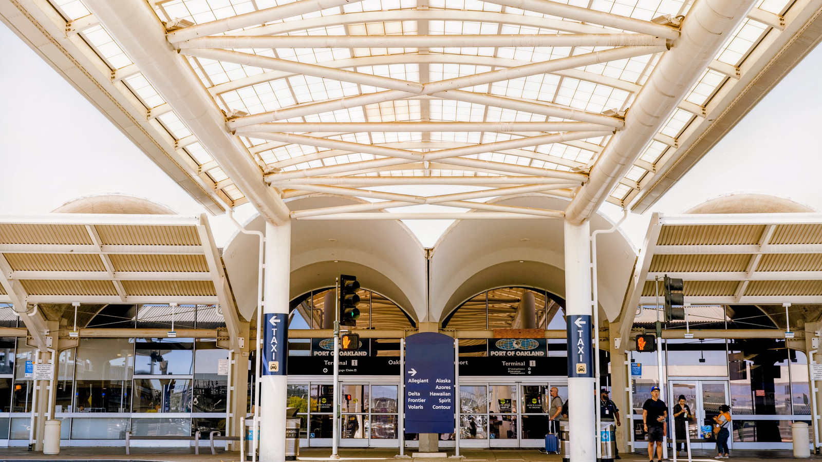 U.S. Airport Announces Surprising Rule Change Travelers Haven't Seen Since  2001, image size:1600x900