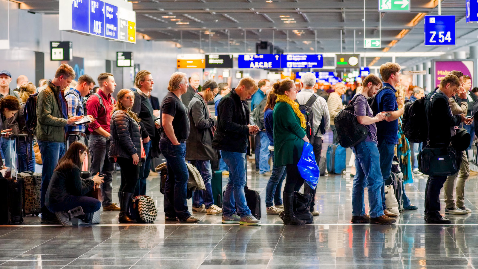 Travelers Are Protesting The U.S. Government's "Disrespectful Clothes" Warning In The Coziest Way Possible