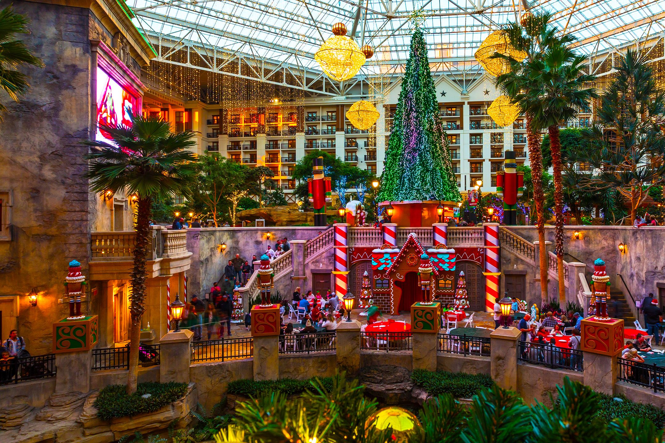 America's Best Place To Celebrate Christmas Is Officially This Charming  Texas Town, image size:2160x1440