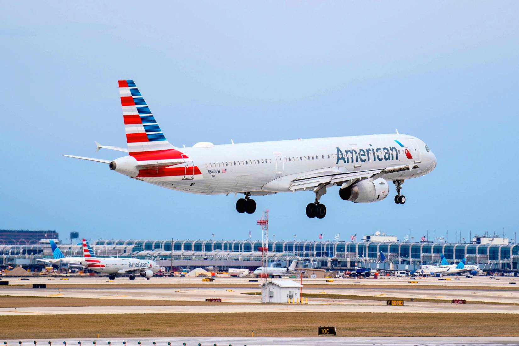 Avión de American Airlines en el Aeropuerto Internacional O'Hare de Chicago
