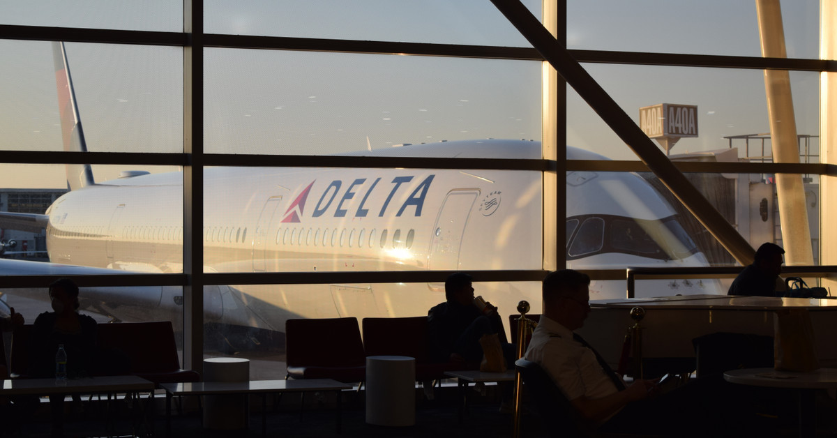 Delta Air Lines Reaffirms Its Ban On Comfort Items And Personal Devices On  Flights