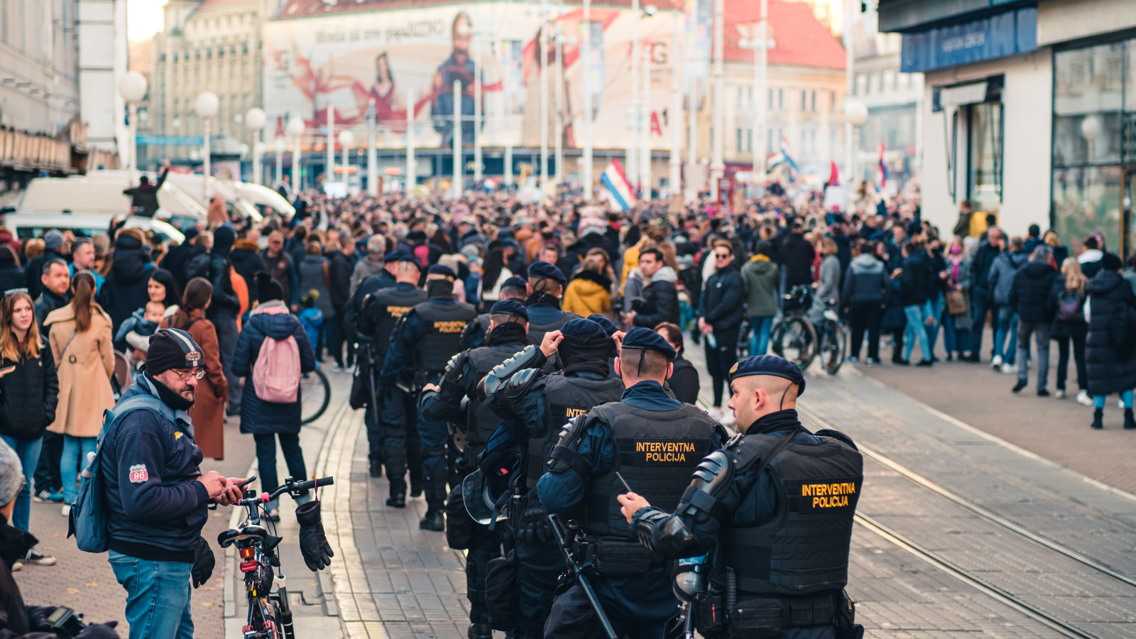 U.S. Warns Of Deadly Disease Outbreak, Travel Disruptions, And Violent Crimes In Popular Tourist Spots During Holiday Season U.S. Warns Of Deadly Disease Outbreak, Travel Disruptions, And Violent Crimes In Popular Tourist Spots During Holiday Season