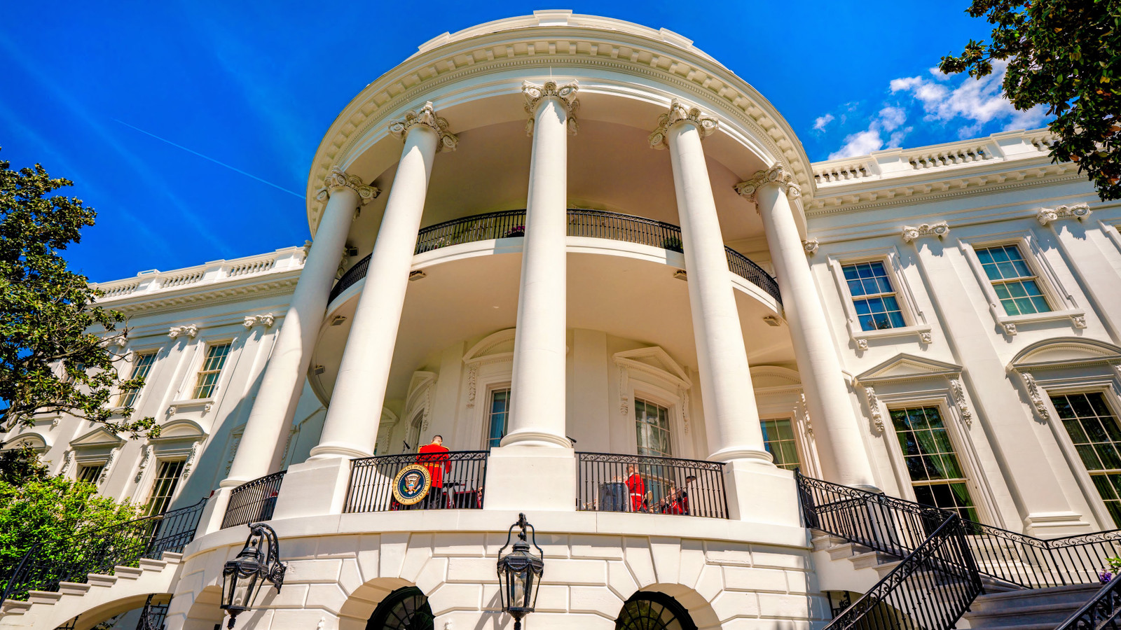 U.S. Government Violates Its Own Ban Rule With New Signs At The Most Famous National Park Site