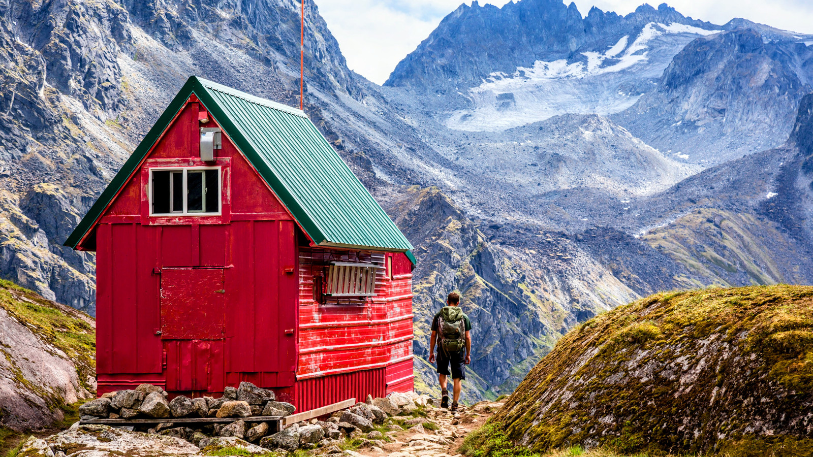 America's Tallest Mountain Hides The Most Underrated Small Town You've Never Heard Of