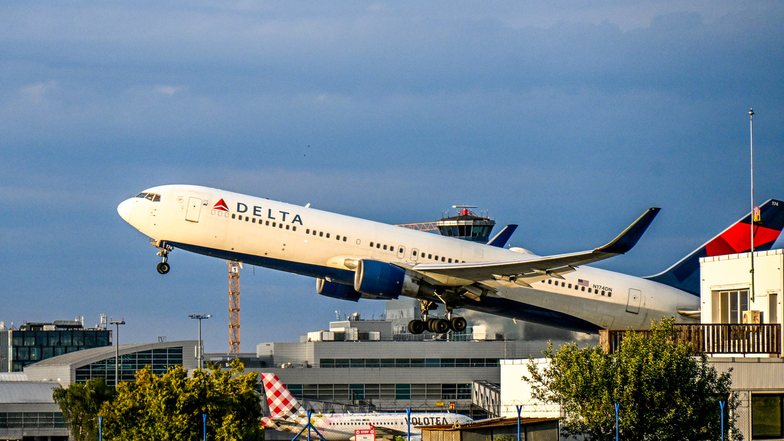 Delta Air Lines Wins Surprising Award Despite Highest Cancellation Numbers In The U.S. Government Shutdown