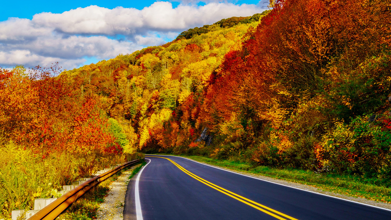 Forget The Blue Ridge Parkway: This Route Near The Great Smokies Is Just As Beautiful And Far Less Crowded