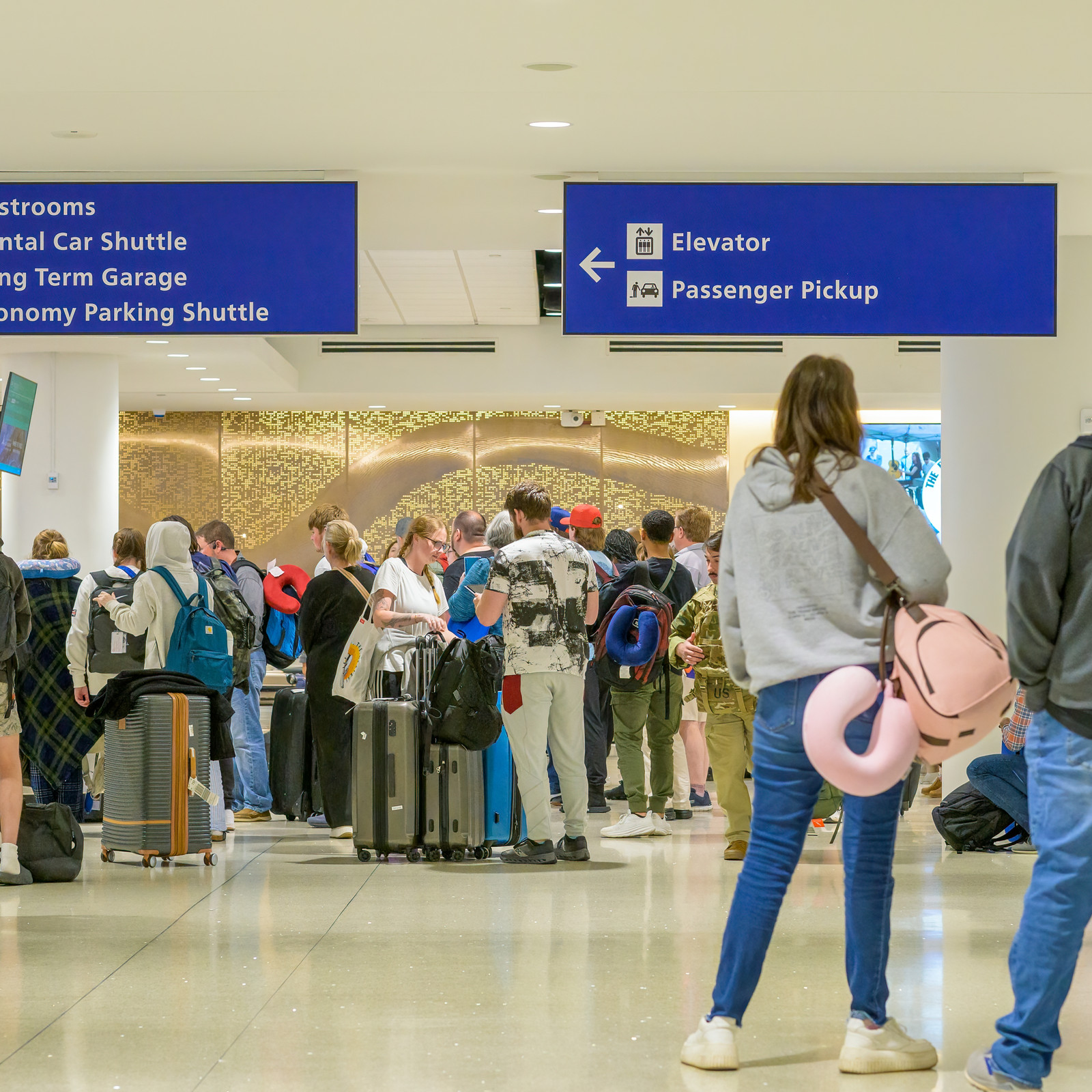 U.S. Secretary Of Transportation Draws Mixed Reactions After Reaffirming Warning On "Disrespectful" Clothing In Airports U.S. Secretary Of Transportation Draws Mixed Reactions After Reaffirming Warning On "Disrespectful" Clothing In Airports